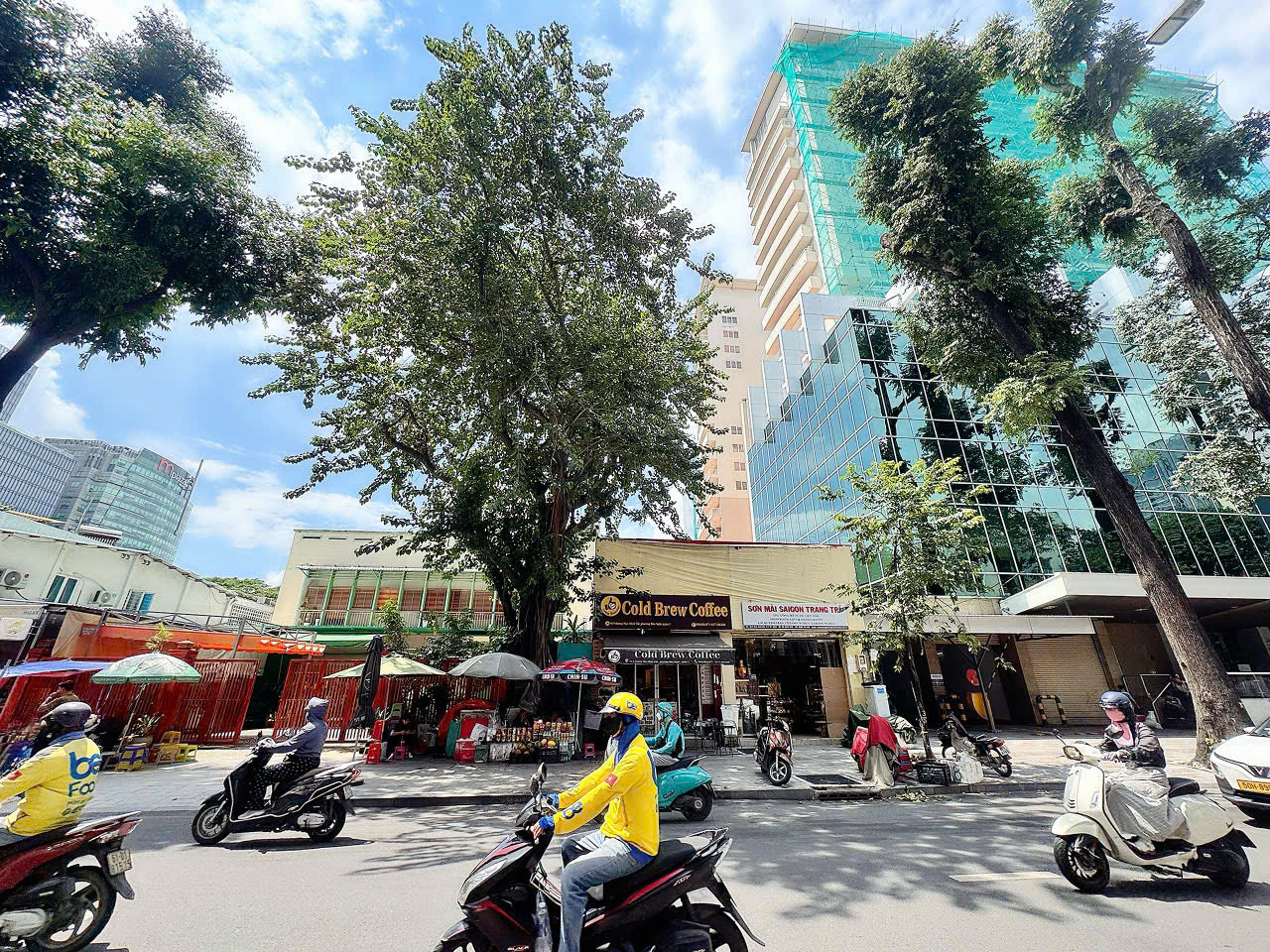 BÁN SIÊU DỰ ÁN QUẬN 1 - VỊ TRÍ KIM CƯƠNG NGAY GÓC Đ. LÊ DUẨN - MẠC ĐĨNH CHI - NGANG HIẾM 33M*39M - GPXD 3 HẦM 16 TẦNG * LH GIANG GIANG: 093.86.76.685
