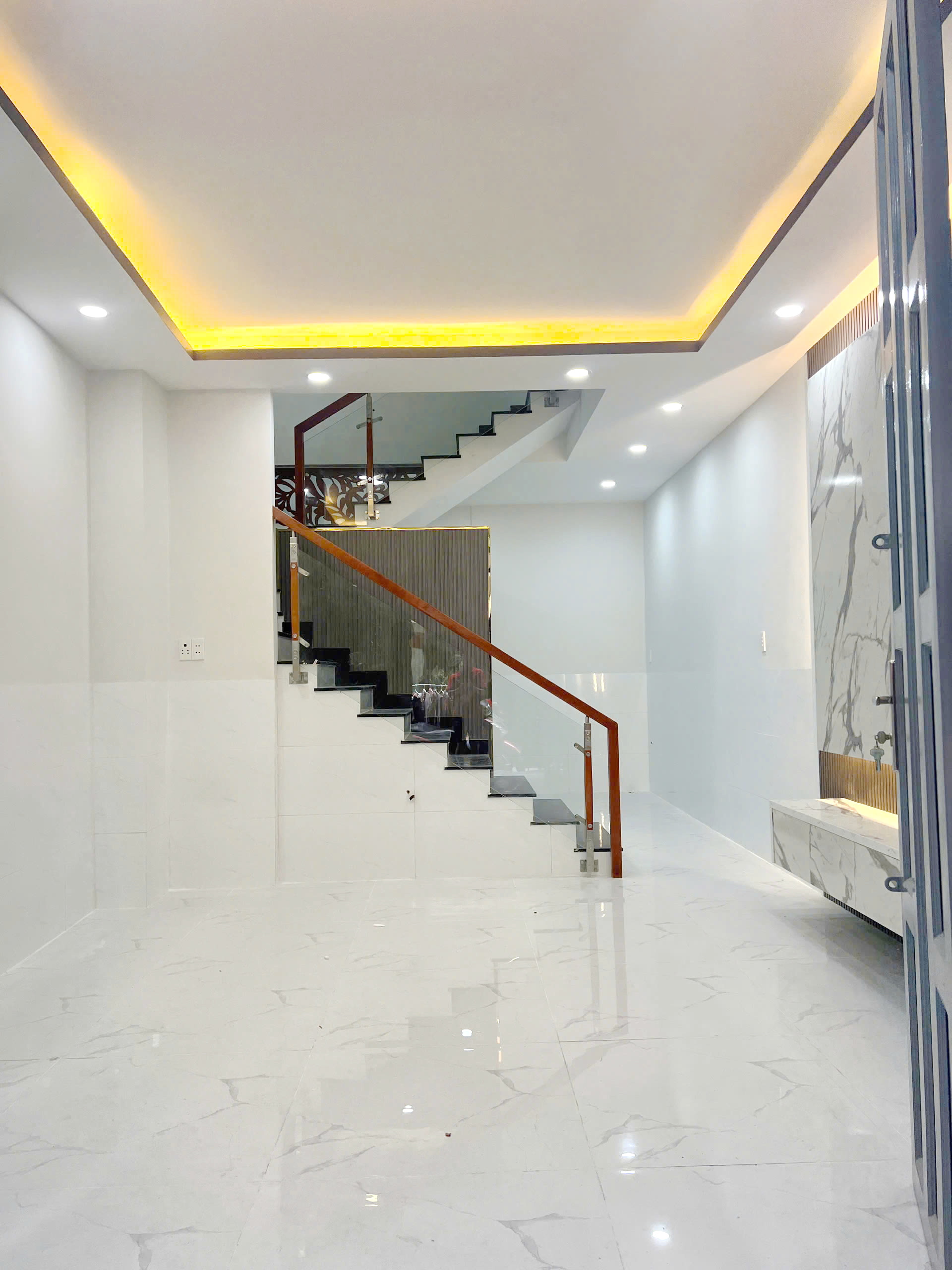 Nhà mới 2 lầu/4PN/5WC hẻm ôtô Âu Dương Lân P3 Q8