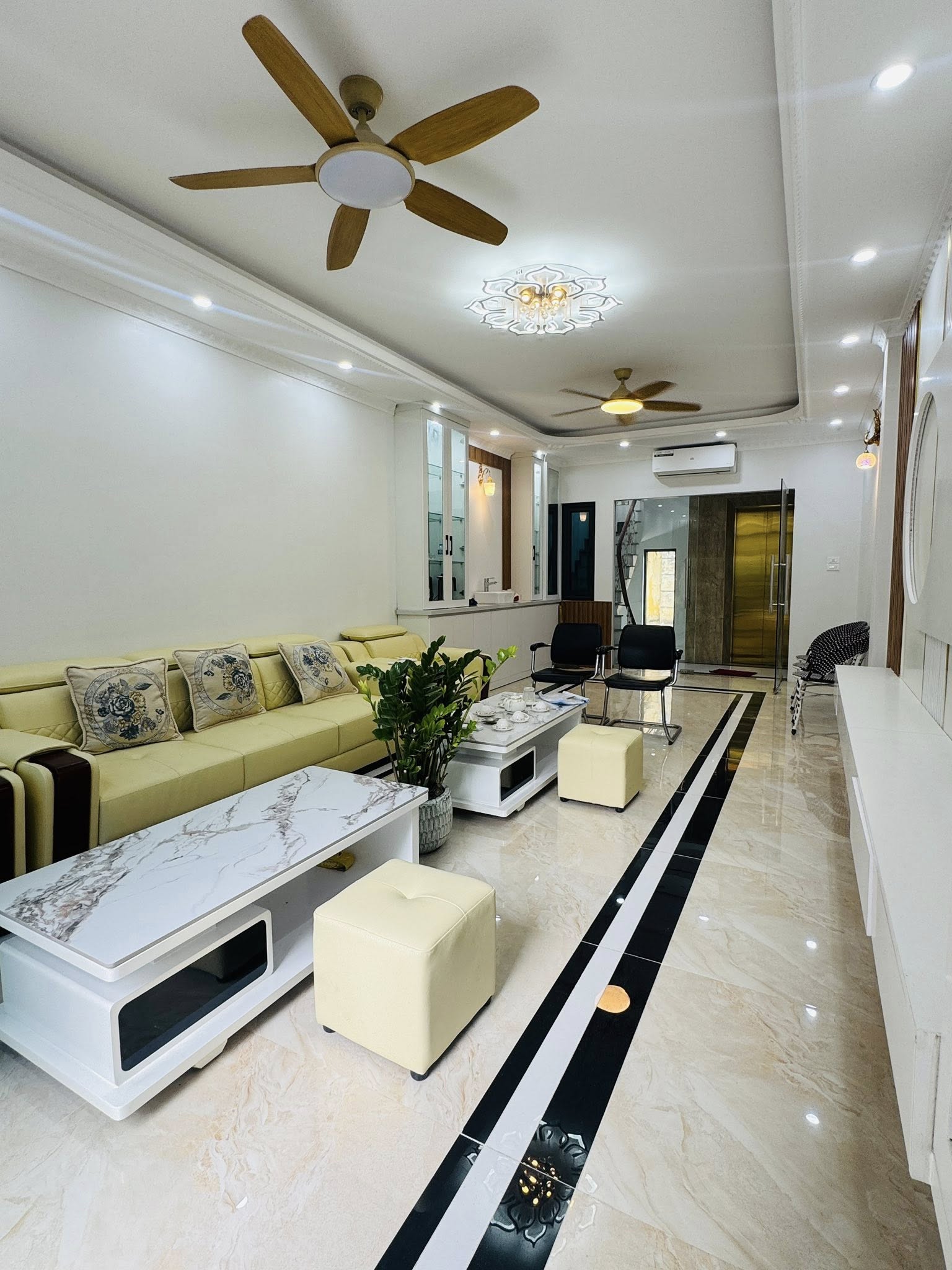 Bán Nhà Ngọc Thụy 50m2, MT4m, 7 Tầng Thang Máy, Ô Tô Đỗ Cửa, Kinh Doanh Online, 13 Tỷ