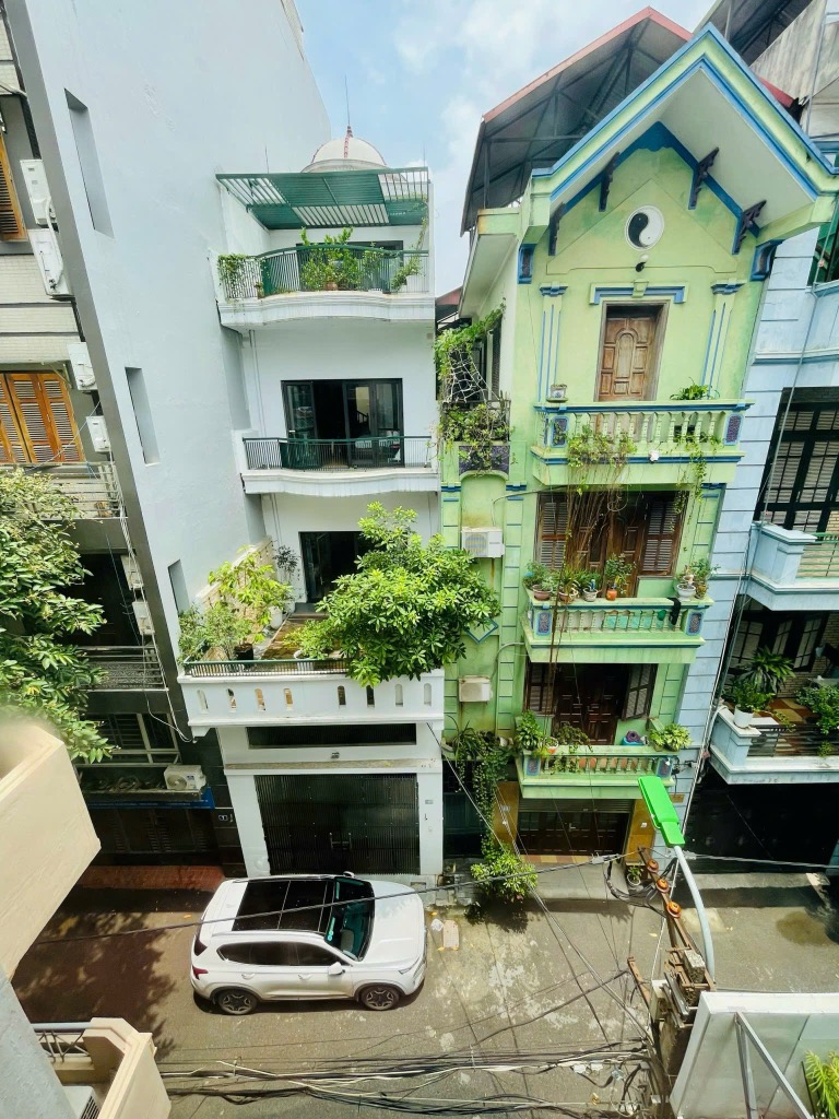 Hoàng Văn Thái, hoàng cung mini 2 ô tô vào nahf, thế đất trường thọ