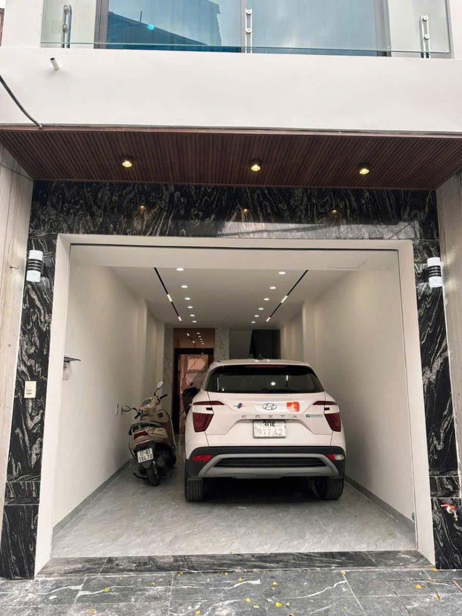 Bán nhà Cự Khối 42m 6 tầng thang máy gara ô tô hơn 9 tỷ