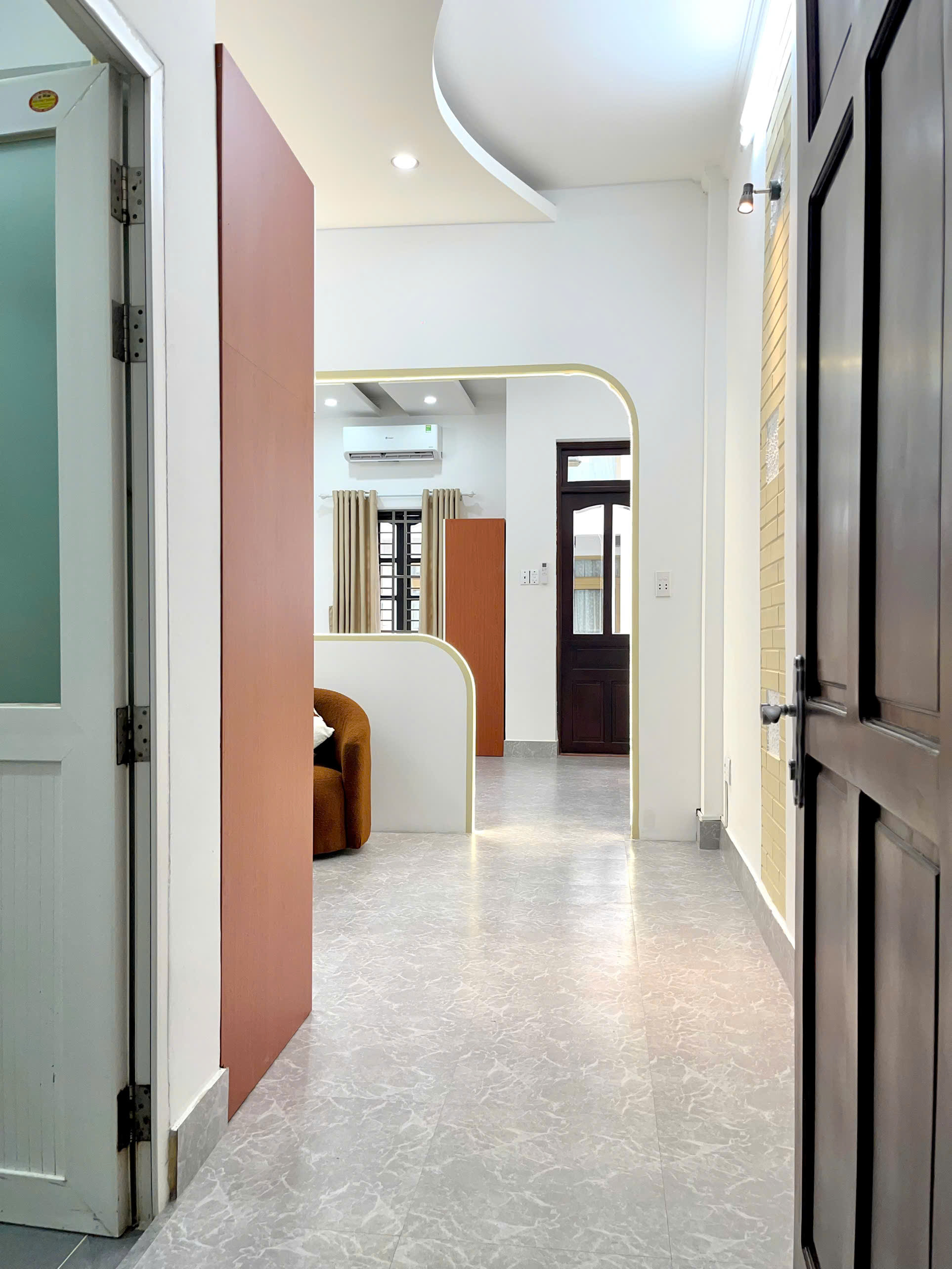 PHÒNG 33M² FULL NỘI THẤT – BAN CÔNG RIÊNG – QUẬN 1