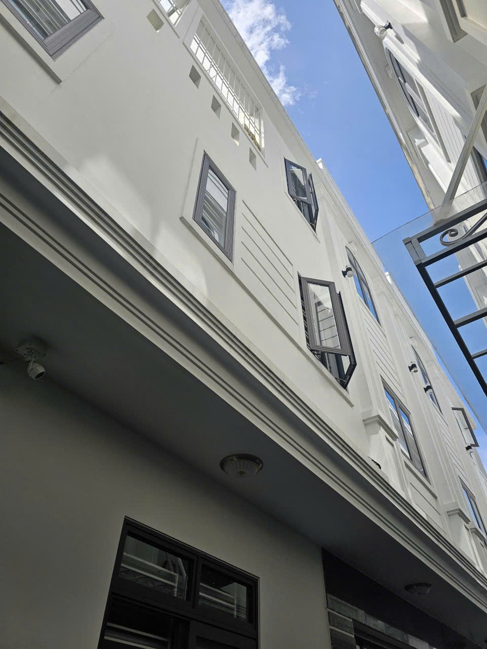 Bán Nhà Đẹp Gần Cầu Rào 1 – Ngô Gia Tự, Hải Phòng  Full Nội Thất, Giá Siêu Hấp Dẫn