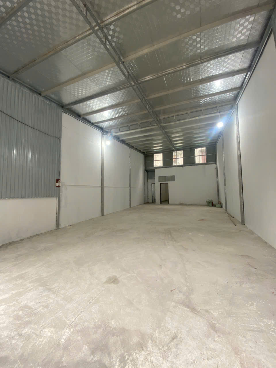 CHÍNH CHỦ CHO THUÊ KHO LONG BIÊN – GIÁ TỐT – XE TẢI VÀO TẬN NƠI