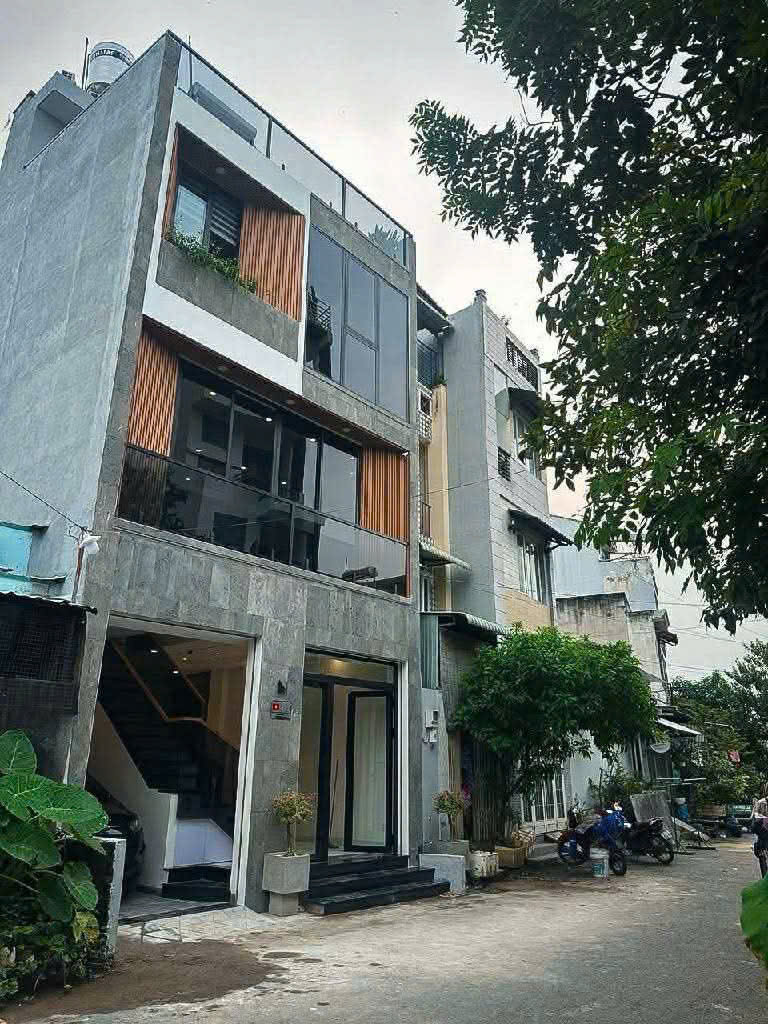 NHÀ 4 TẦNG HIỆN ĐẠI – 2 MẶT THOÁNG TRƯỚC SAU – NGANG 6M – GẦN SÔNG QUẬN 2