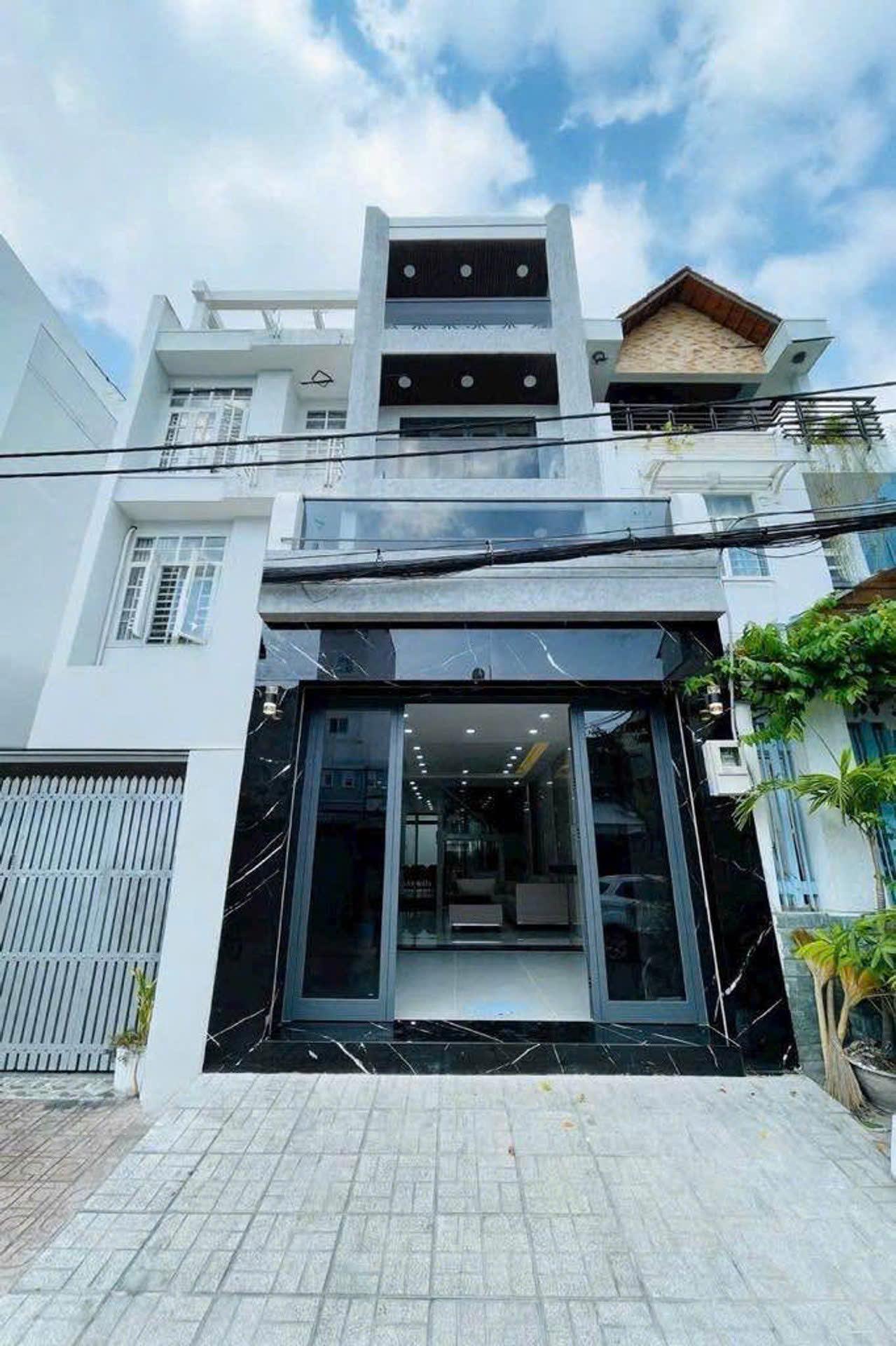 NHÀ MẶT TIỀN – THANG MÁY – TRUNG TÂM Q7 – 18.x TỶ