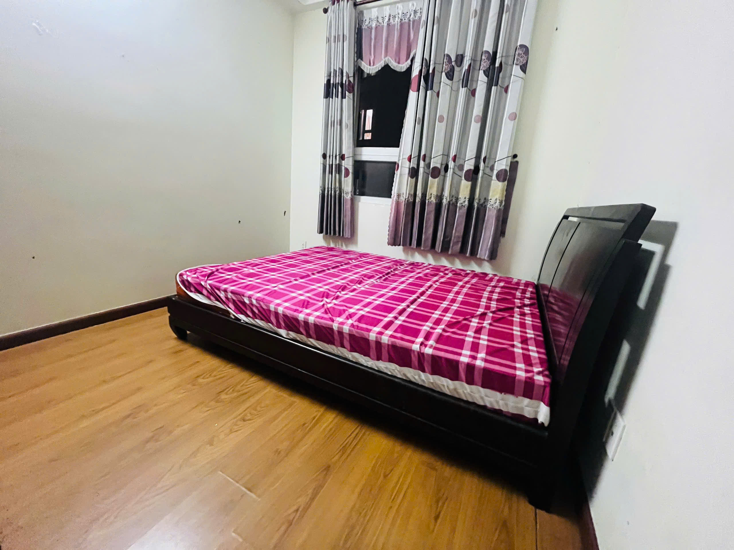 CẦN SHARE GẤP 1PN TRONG CHUNG CƯ ÂU CƠ, TP HCM 3PN, 2WC, cho NỮ