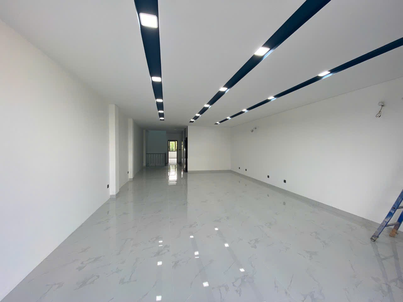 CHO THUÊ NHÀ NGUYÊN CĂN KDC KHANG ĐIỀN – 500m² – ĐƯỜNG 30m, VỈA HÈ 9m