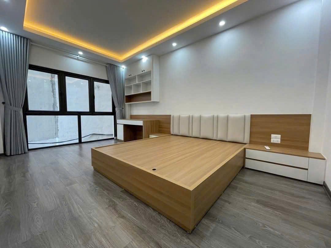 NHÀ 7 TẦNG THANG MÁY – GARA Ô TÔ – 2 MẶT NGÕ THÔNG – KINH DOANH – GẦN PHỐ ????
Ngọc Thụy 63m² x 7T, MT 4.5m – Giá 17.5 tỷ – Long Biên
