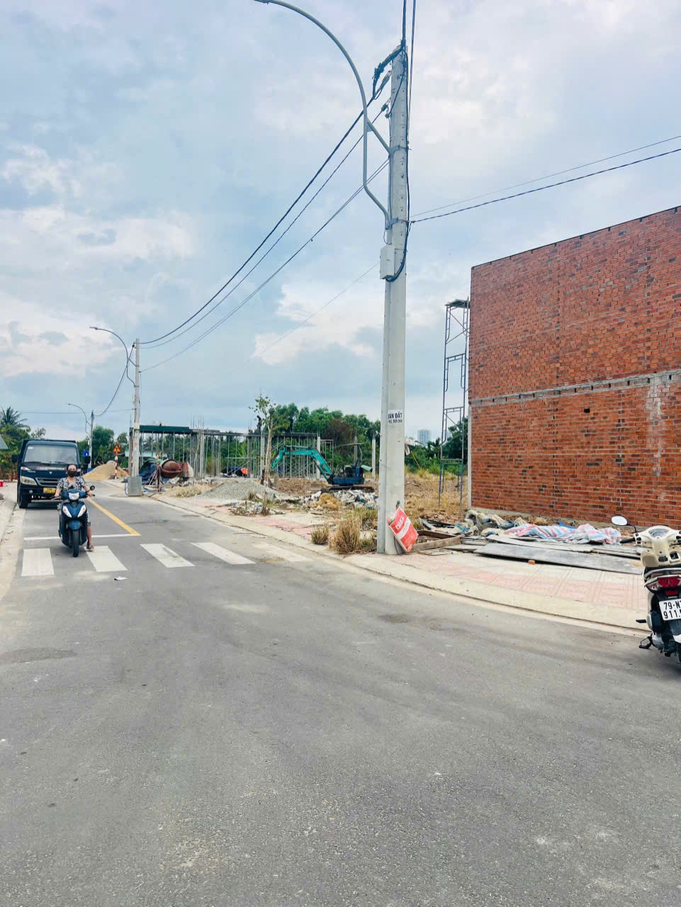 Đất Tái Định Cư Ngọc Hiệp ( thuộc Phường Tây Nha Trang)
DT:92,2m2 ngang 4,5m ( Đất ở đô thị)
Giá:3ty860tr lh e Trang