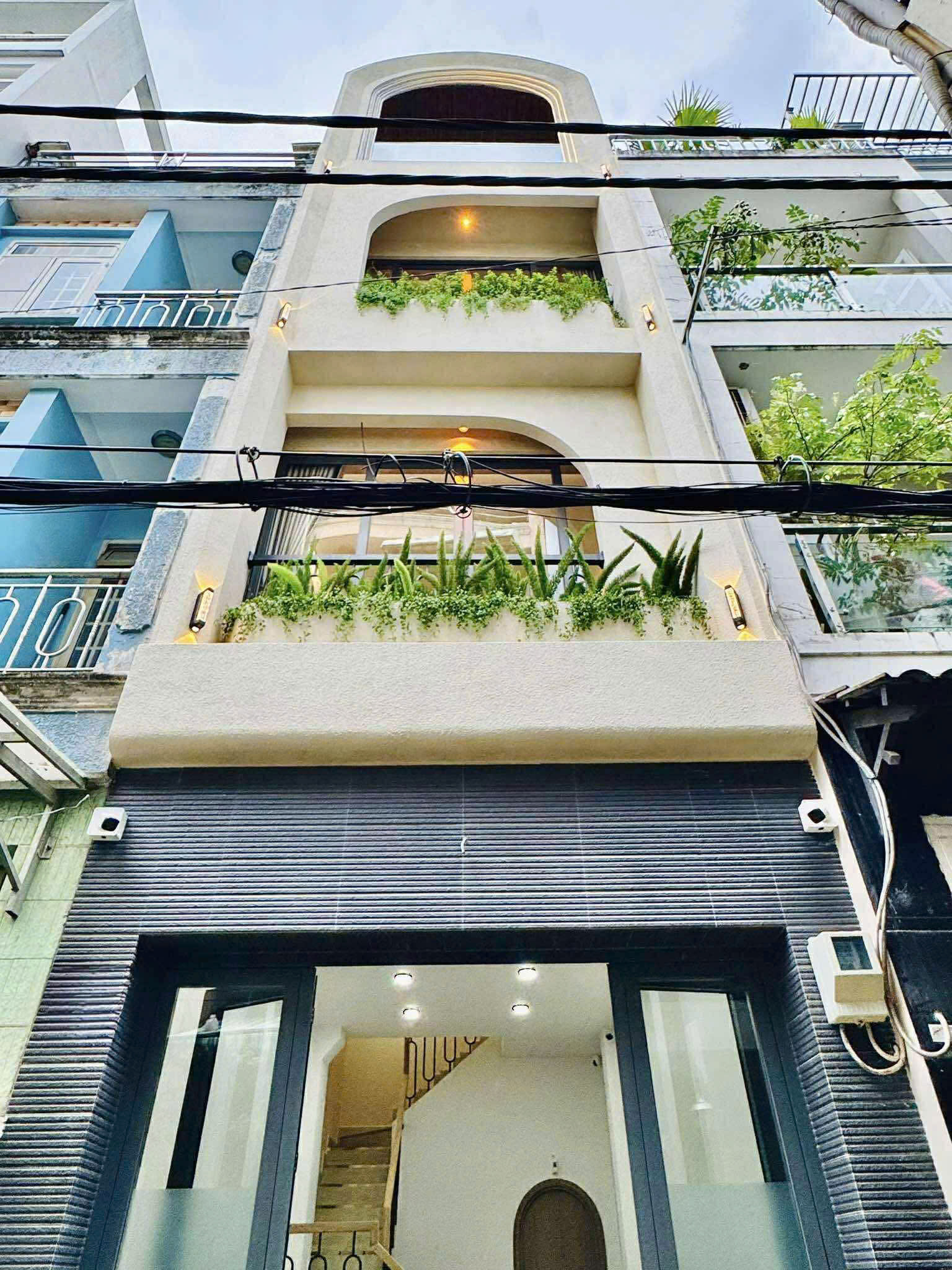 BÁN NHÀ TT PHÚ NHUẬN - TRƯỜNG SA - NGÃ TƯ PHÚ NHUẬN - 40M2 - 5 TẦNG - 6PN - CHO THUÊ 40 TR /THÁNG - NHỈNH 9 TỶ