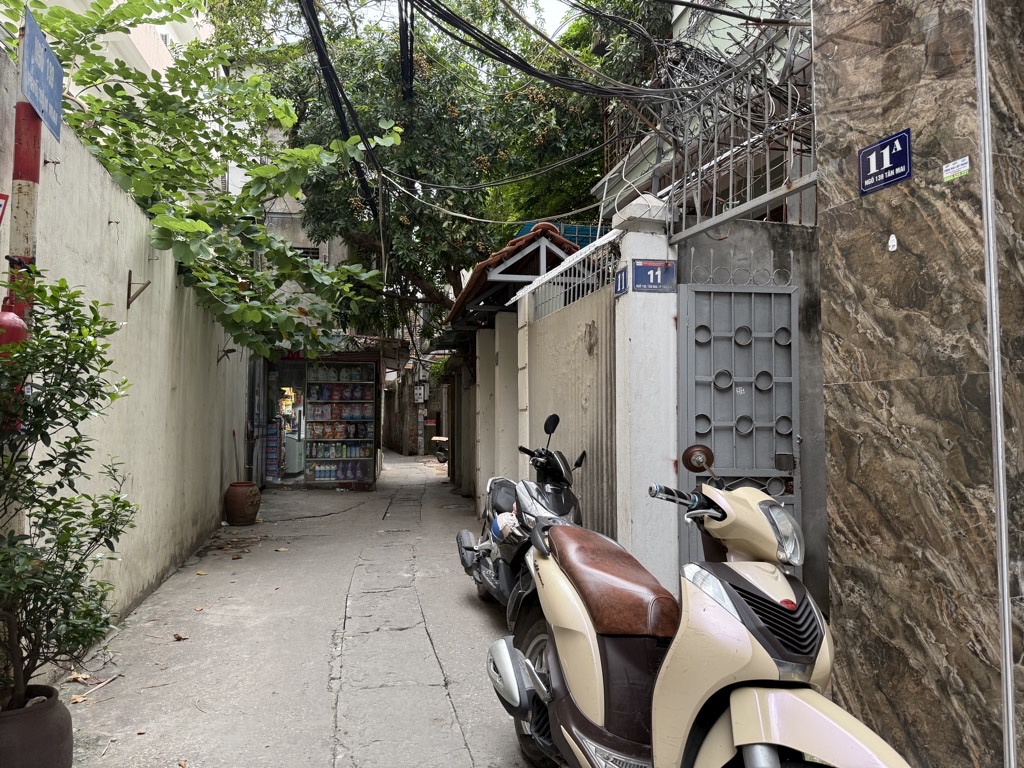 Tân Mai, nhà đẹp, ngõ rộng, đủ nội thất, vài M ra ô tô tránh