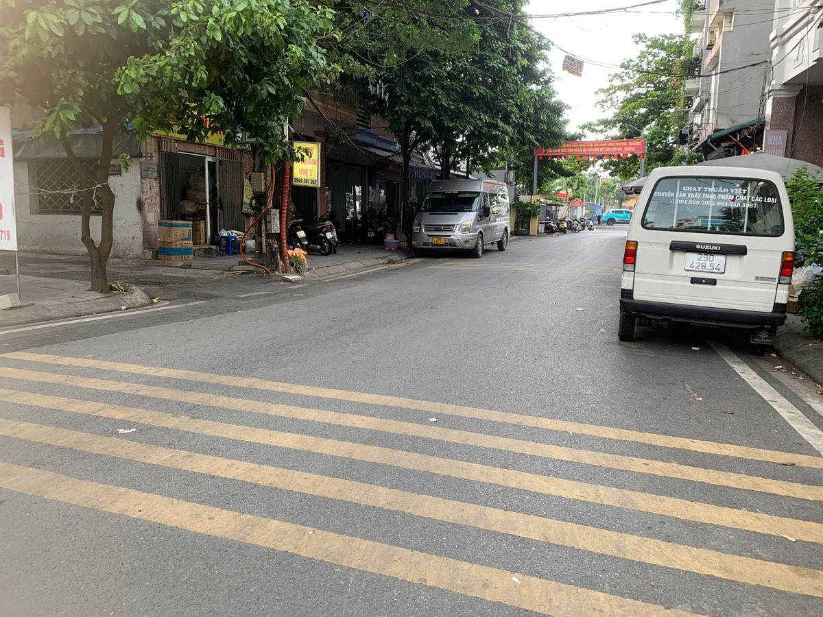 PHỐ NGUYỄN VĂN CỪ 71M2, MT4.5M  - BÁN ĐẤT TẶNG NHÀ, VỈA HÈ XE BUS TRÁNH - 2X TỶ