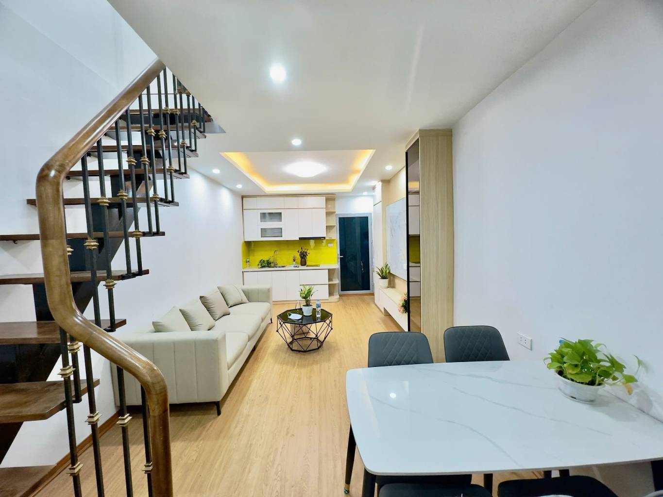 Căn hộ tập thể 8-3 đẹp như chung cư cao cấp, 3 phòng ngủ view thoáng giá chào 2.9 tỷ