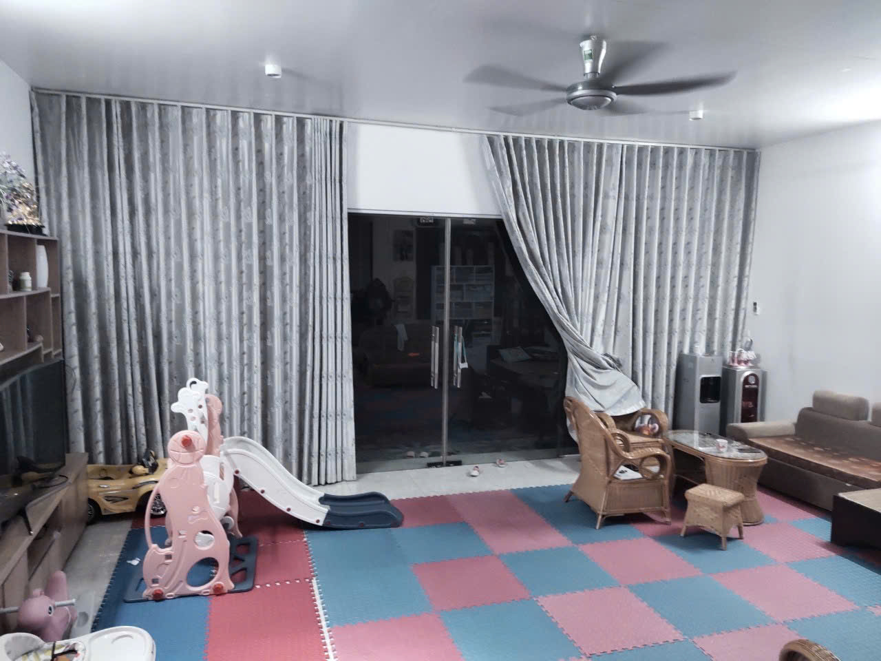 ???? BÁN NHÀ NGỌC THỤY BIỆT THỰ SÂN VƯỜN – 260M² – Ô TÔ TRÁNH – GẦN PHỐ – THOÁNG MÁT QUANH NĂM
???? Ngọc Thụy, Long Biên – 3 tầng – Giá 19 tỷ