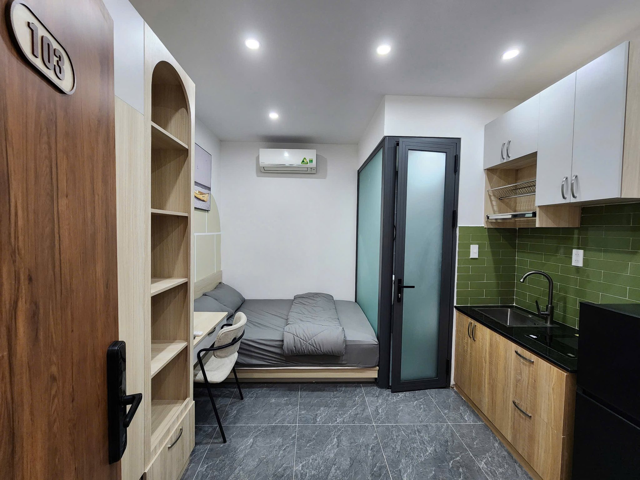 Bán gấp - nhà 5 tầng - Lê Văn Duyệt - HXH 7 chỗ - 83m2 ( 4x20 ) - 8 PN - khai thác 40 tr /tháng -16 tỷ