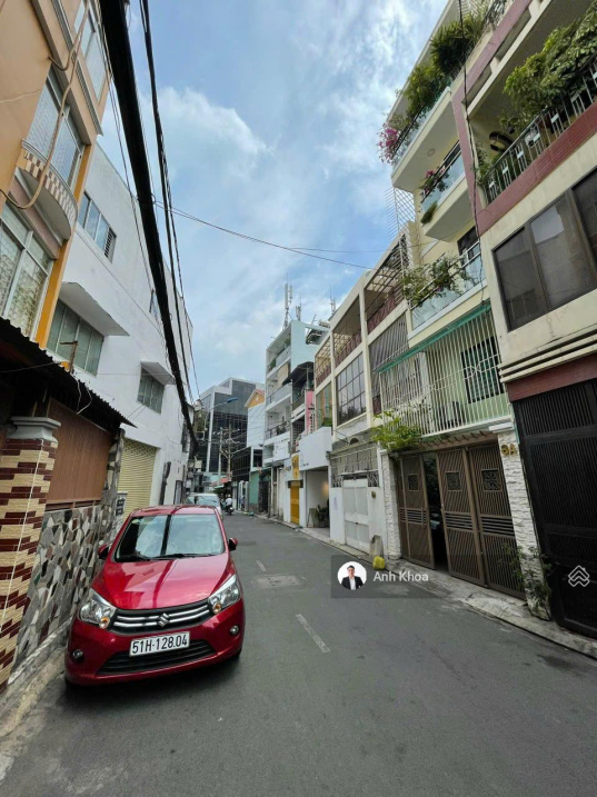 VIP! Khu phân lô Nguyễn Trọng Tuyển - DT lớn 100m² (4,2x25m) - nhà đẹp 4 tầng - giá chỉ 18.5 tỷ TL