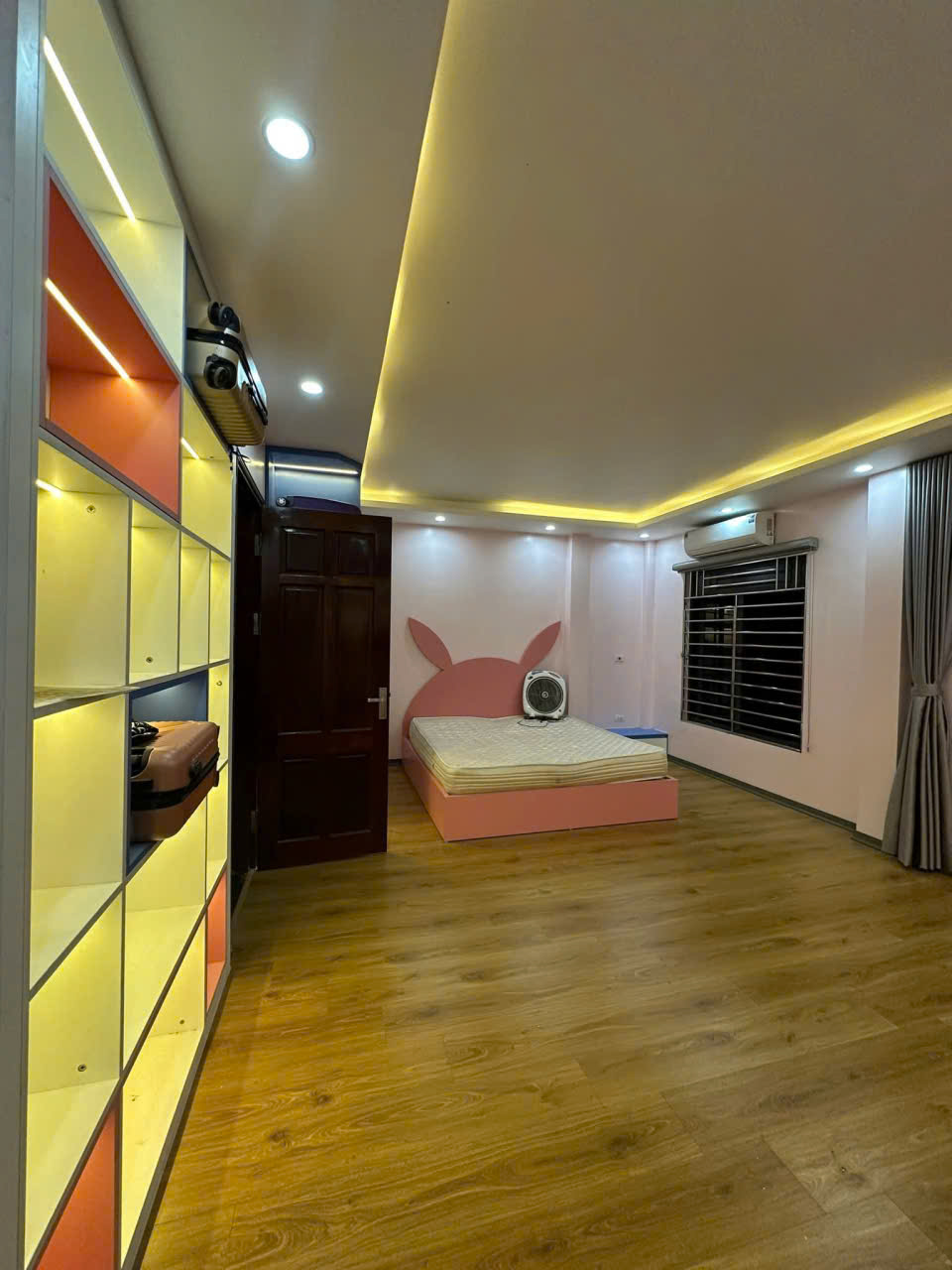 CẦU ĐƠ HÀ ĐÔNG 4 TẦNG 43M CHỈ 8,X TỶ _ CÁCH CHỢ HÀ ĐÔNG 200M_50M RA OTO