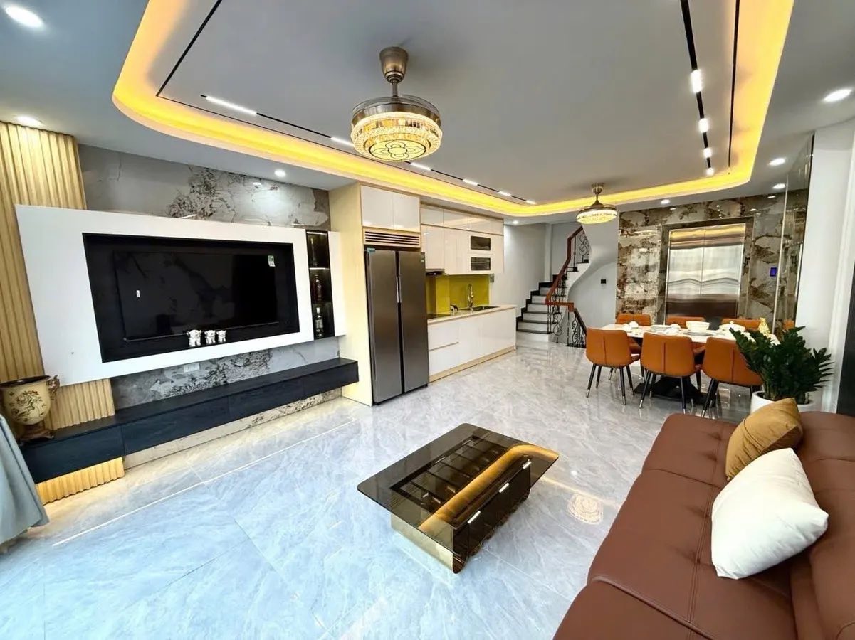 Sống Sang Bên Lề Phố Cổ, Phố Ngọc Thụy  48m2, 6T, Gara 7 Chỗ, Full Nội Thất - Nhỉnh 15 Tỷ