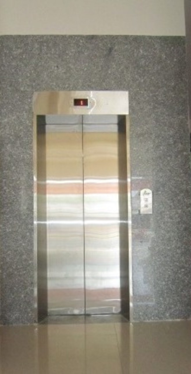Cho thuê Nhà mới, Phạm Ngọc Thạch, thang máy, 109m2x 5T vỉa hè 32 Tr
