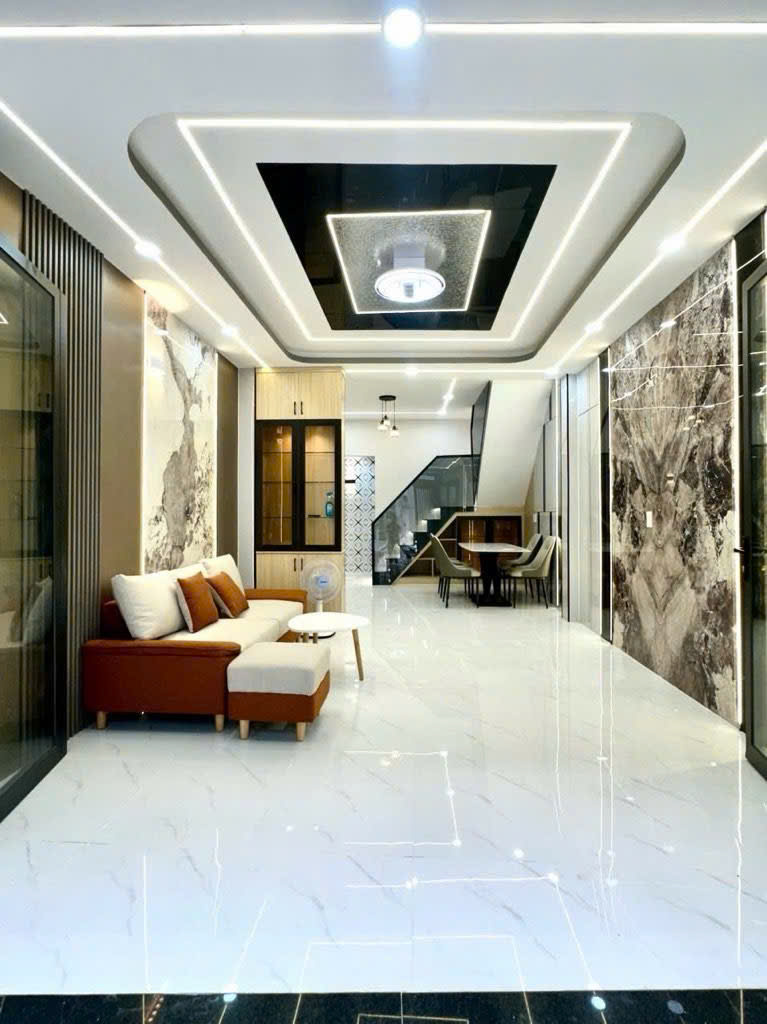 Hẻm Xe Hơi Thông - 5 Tỷ Nhỉnh - Bình Tân - Nhà Đẹp - Tặng Full Nội Thất - Ngay 4 Xã - Giáp Tân Phú - 40M2 - 2 TẦNG - 2PN