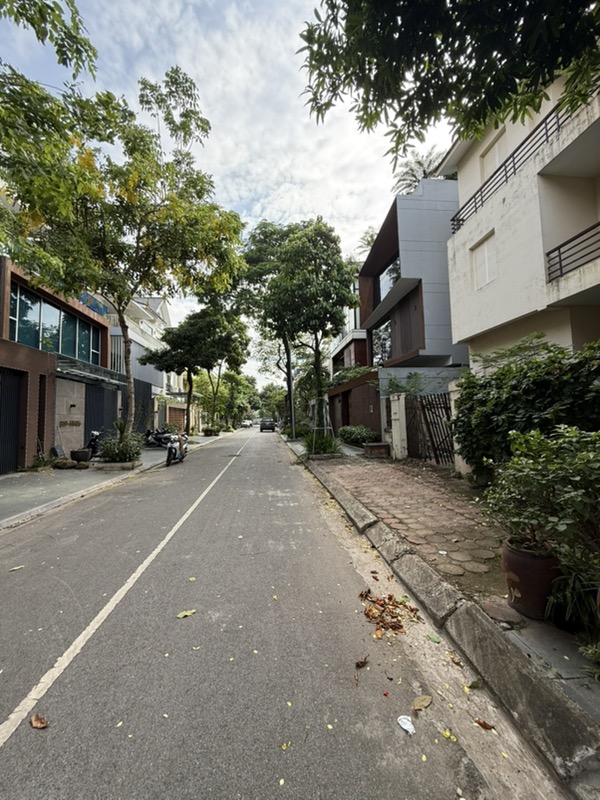 NHÀ VƯỜN VIỆT HƯNG 75 tỷ 200m VỈA HÈ RỘNG,KINH DOANH ĐỈNH,LONG BIÊN HÀ NỘI