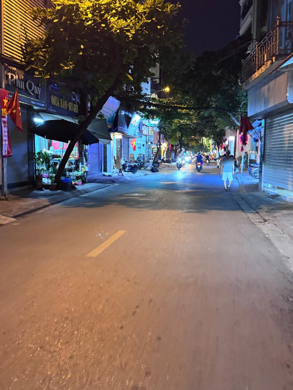 Vương thế Nguyễn Ngọc Nại77m mặt ngõ, ô tô đỗ cửa, ngõ thông hoàng gia