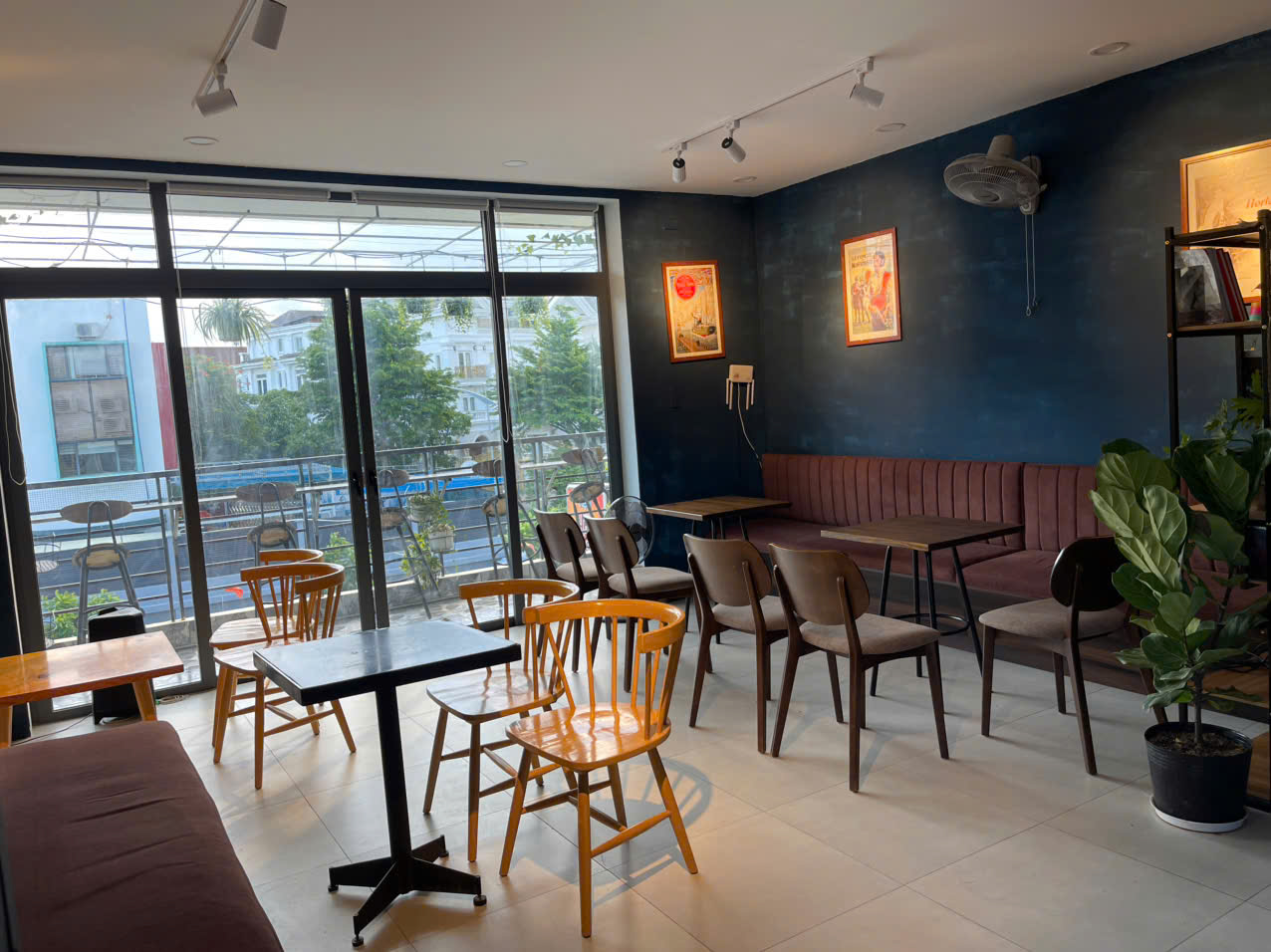 CHỐT NHANH, QUÁN CAFE ĐẸP LẮM, CAFE MÁY LẠNH - VIEW CROFTOP, TRỆT VỈA HÈ 9m, View bao đẹp 3 lầu sân thượng, Tel : 0915604441 ( Chính chủ )