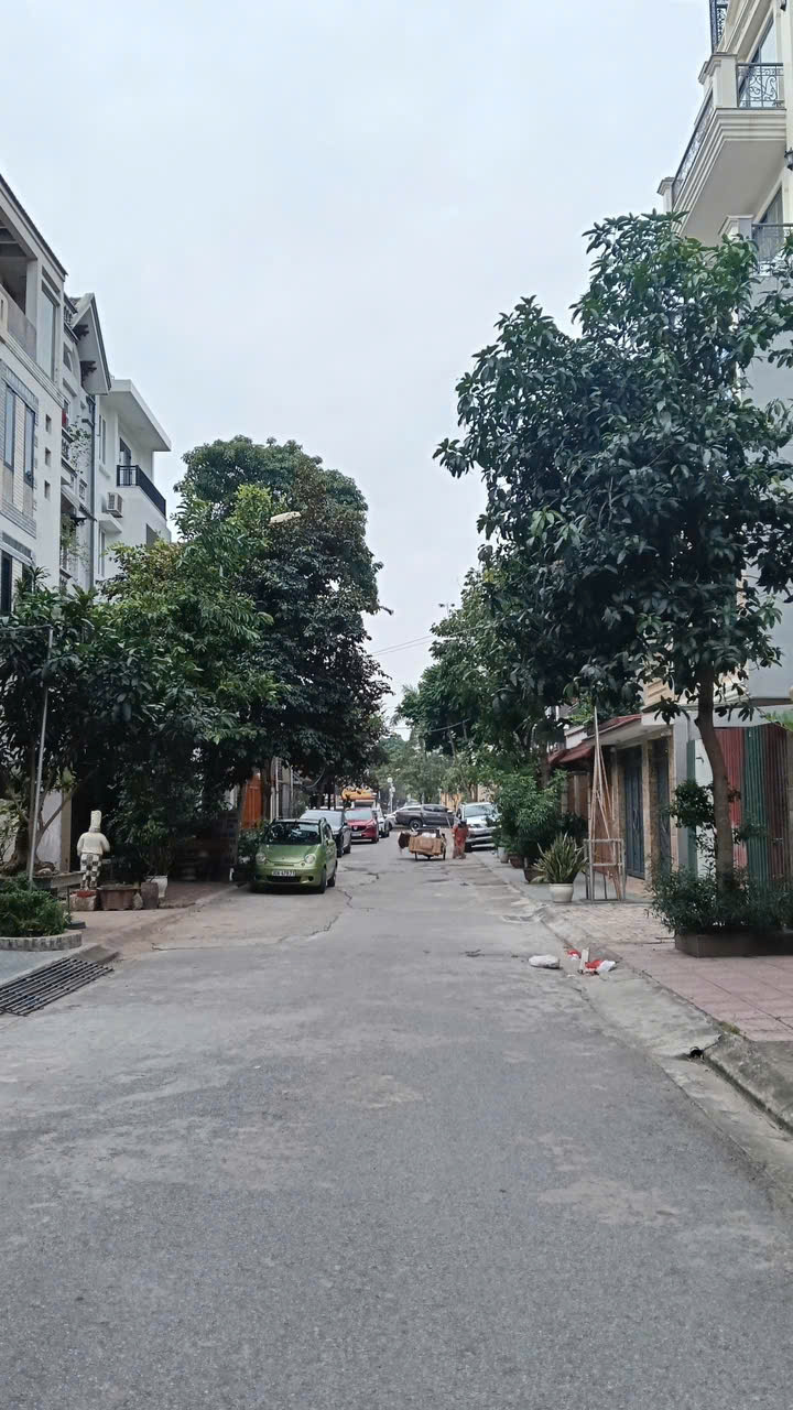 Nhà Bán Việt Hưng – 96m² – MT 6m – Ô tô tránh, vỉa hè – 29 tỷ ????