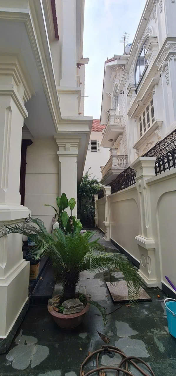 Bán Biệt thự đơn lập BT8 – 228m² – MT 13.5m – Đẹp nhất Việt Hưng – 72 tỷ ????
???? Khu biệt thự VIP, đường rộng thênh thang, vỉa hè đá bóng, an sinh đỉnh.