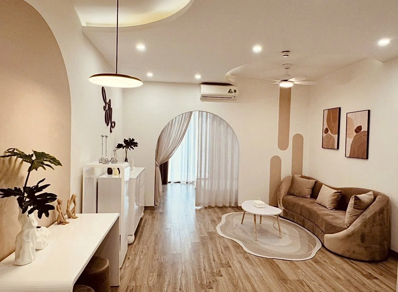 ROYAL CITY , căn 1 PN , ST 55M2 , giá 6,x tỷ , LH : 0584146888 khi quan tâm hãy kết bạn zalo em gửi căn