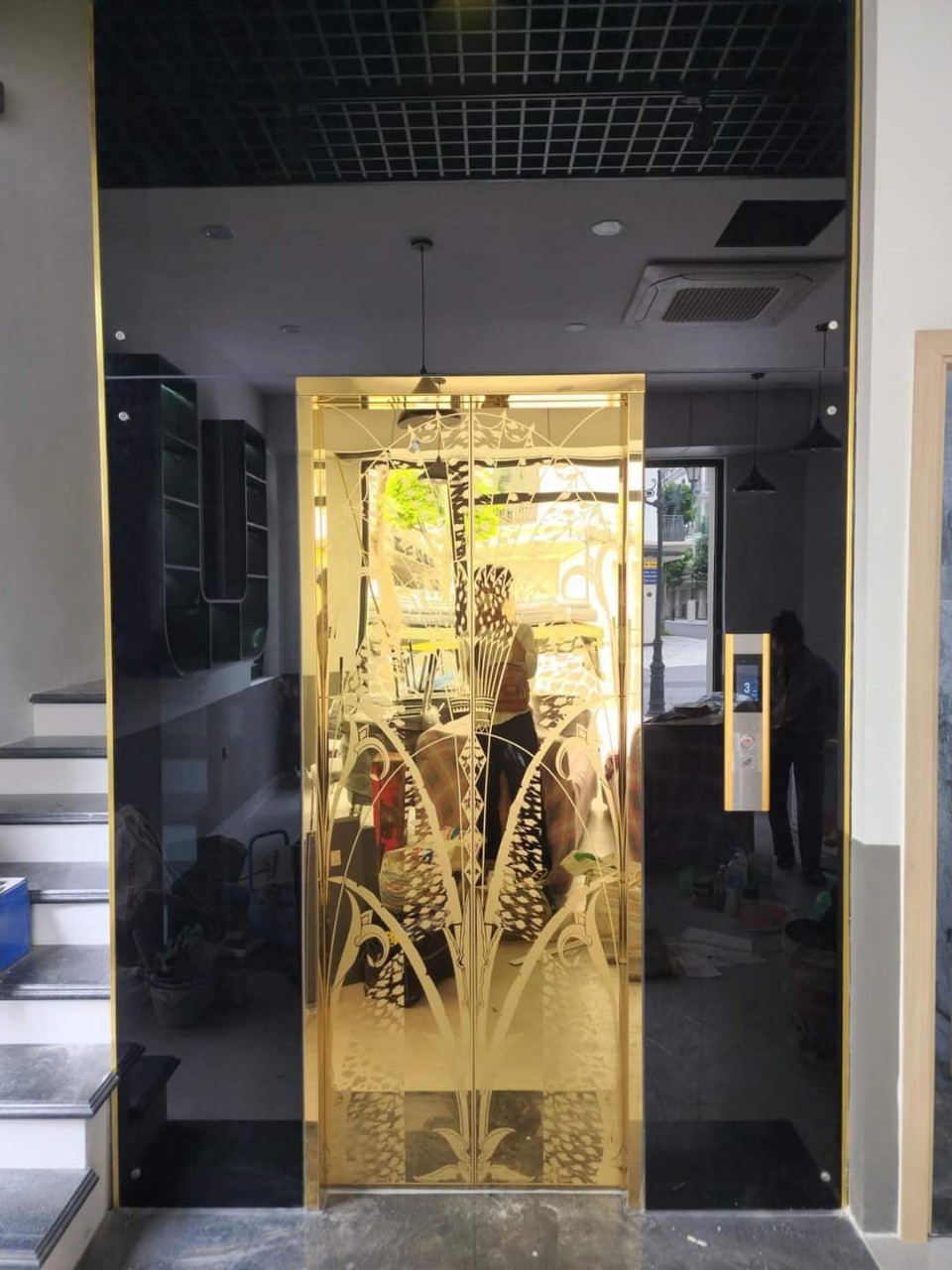 Cho thuê nhà hai cửa đi, thang máy, 101m2_ 5T; vỉa hè, Minh Khai-31 Tr