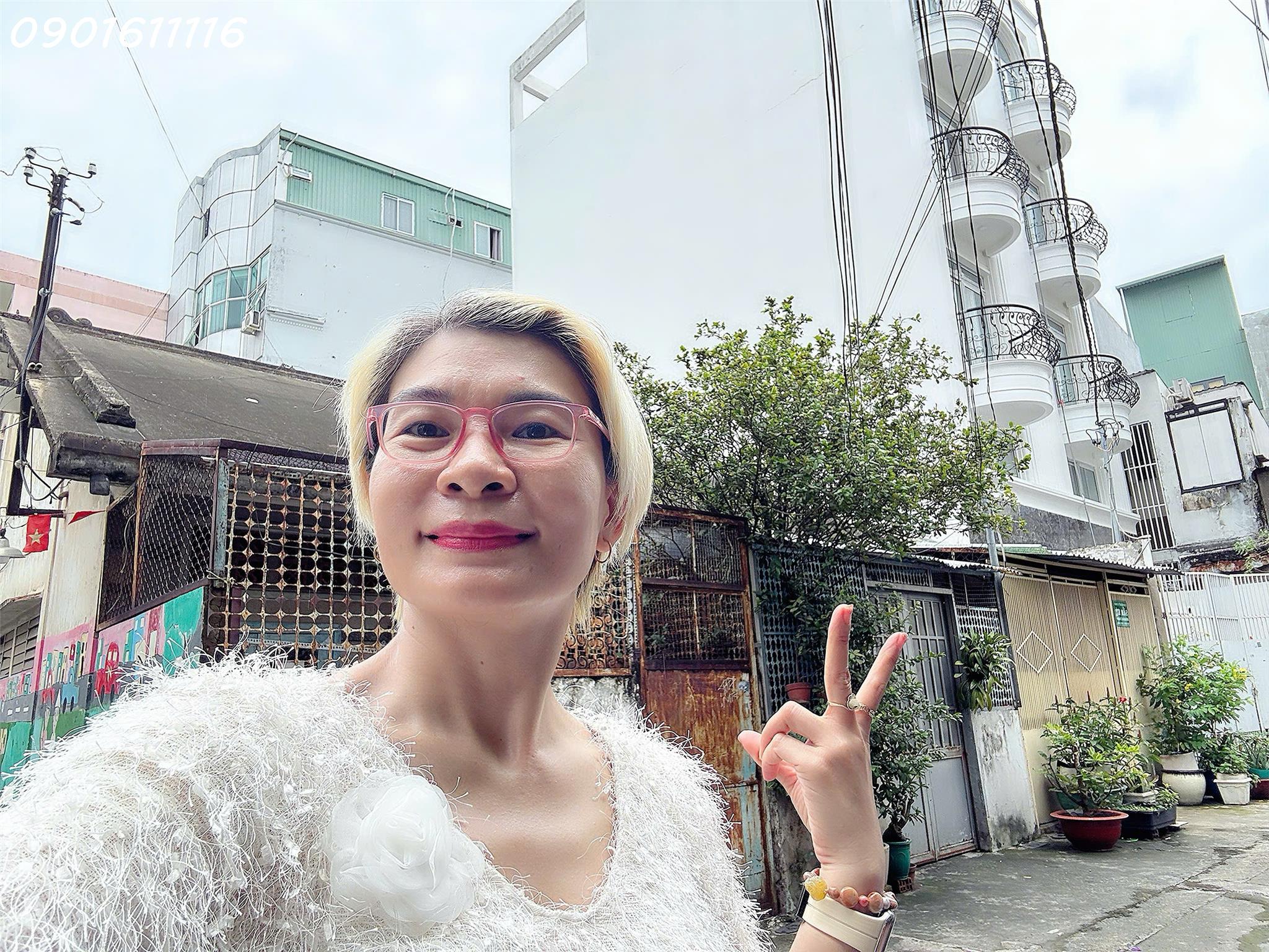 CHÍNH CHỦ 1 ĐỜI CẦN BÁN NHÀ 2 TẦNG - 4M*15M - MẶT ĐƯỜNG XE HƠI NGỦ TRONG NHÀ Đ. CỐNG QUỲNH, QUẬN 1