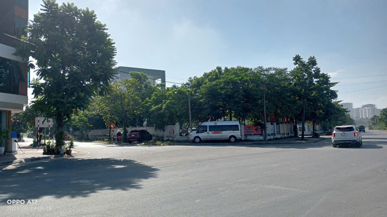 MỞ BÁN 2 LÔ ĐẤT NGỌC THỤY – VỊ TRÍ VÀNG

???? Diện tích: 51m²/lô – 4 mặt thoáng đẹp
???? Đường: Trước đất 5m, ngõ vào 2m – cách phố Ngọc Thụy chỉ 15m
???? Giá: Nhỉnh 13 tỷ xx