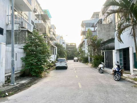 BIỆT THỰ XÂY THÔ KĐT XUÂN PHƯƠNG - FORESA 1A - ĐƯỜNG TO HÈ THOÁNG - TOÀN QUAN CHỨC -  KHÁCH VỀ TỰ HOÀN THIỆN NHƯ Ý - LÔ GÓC 3 MẶT TIỀN THOÁNG SÁNG