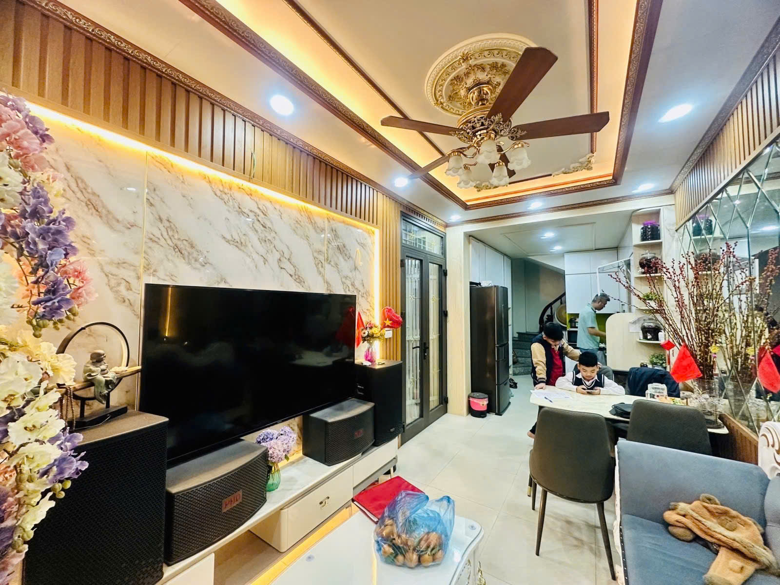 LÔ GÓC SIÊU THOÁNG SÁNG - Ô TÔ ĐỖ CHÂN CẦU THANG- KHU DÂN TRÍ CAO - Vĩnh Phúc 110 m, 3PN,nhỉnh 6 tỷ