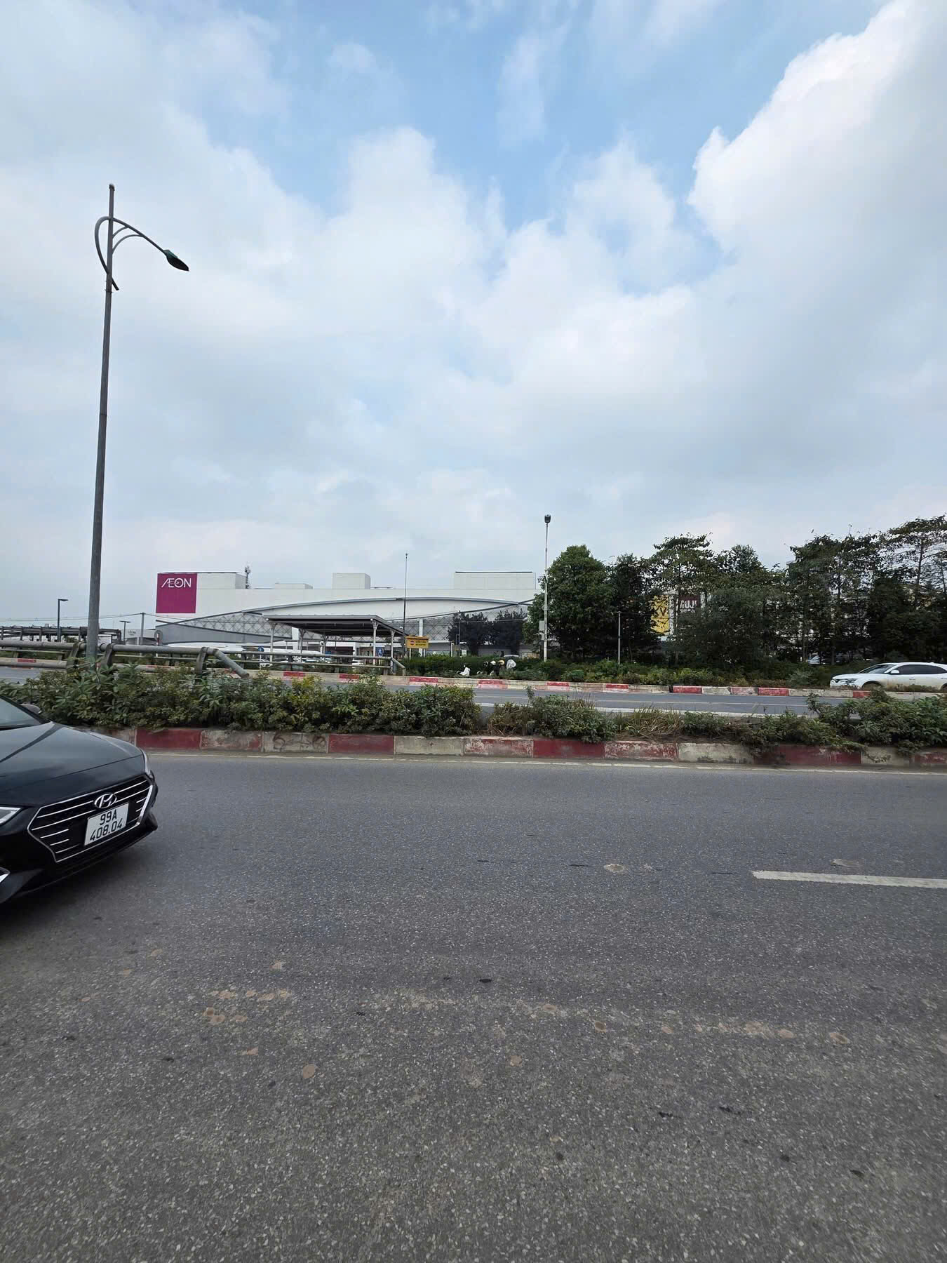 Đất mặt phố Cổ Linh, đối diện AEON  DT 40m - MT 4,2m  Siêu hiếm  Kinh doanh đỉnh  20 tỷ chẵn