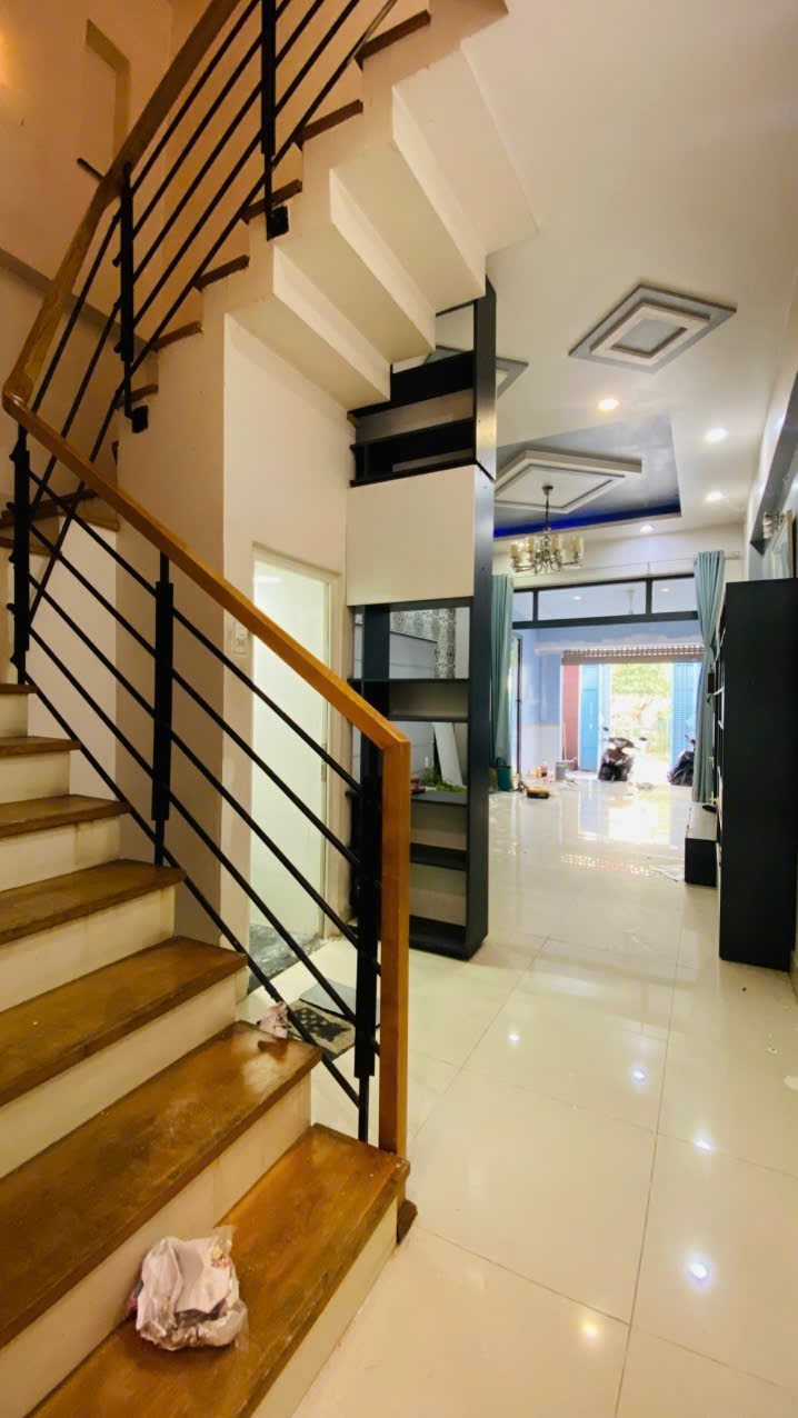 Bán nhà đường 176, Phước Long A, Q9, Thủ Đức, TP HCM. DT 94m2, 5 tầng, SH. Giá 11.9 tỷ