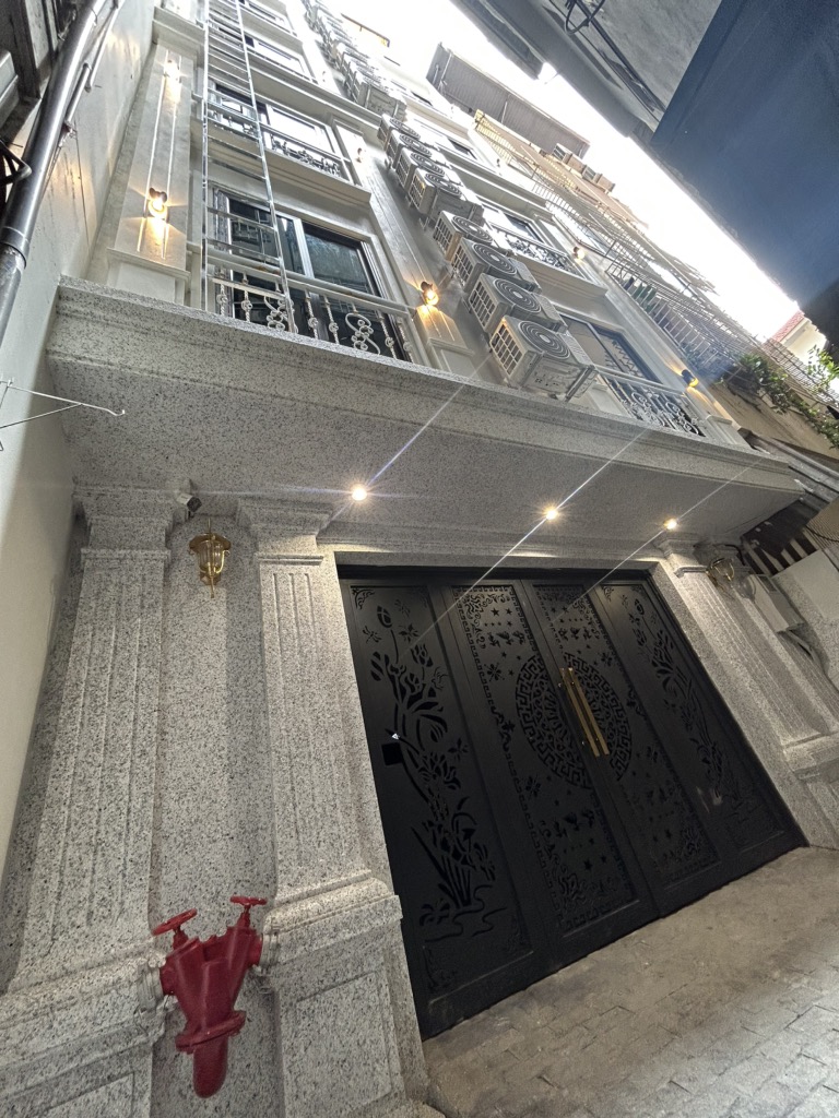 TOÀ CĂN HỘ DỊCH VỤ LẠC LONG QUÂN 8 TẦNG XÂY MỚI THANG MÁY - 22 PHÒNG KHÉP KÍN FULL ĐỒ - Ô TÔ 30M - TRƯỚC NHÀ SH QUAY ĐẦU - SỔ NỞ HẬU - HIẾM!