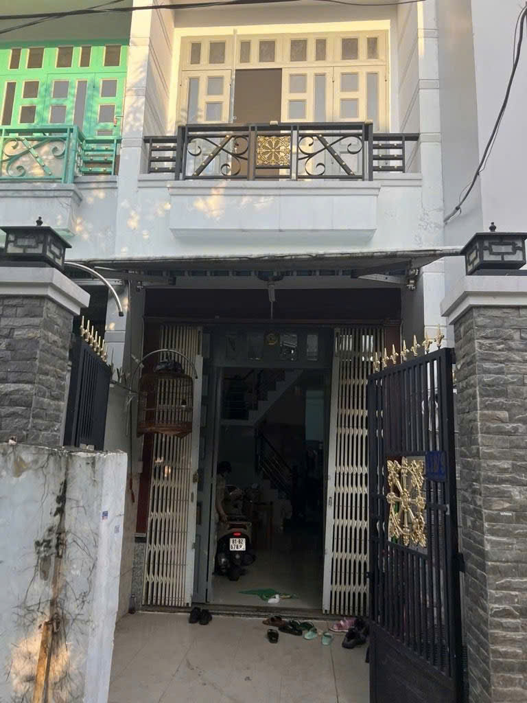bán nhà sát mặt tiền đường trước nhà thông ngang 4m 

DT NGANG 3.6 DÀI 13 M ĐÚC BT CÓ HƠN 4D
