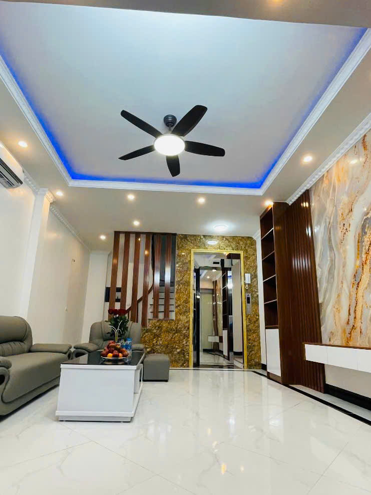 CC bá.n nhà Phạm Văn Đồng 37m thang máy- kinh doanh - ở sướng 9.35 tỷ