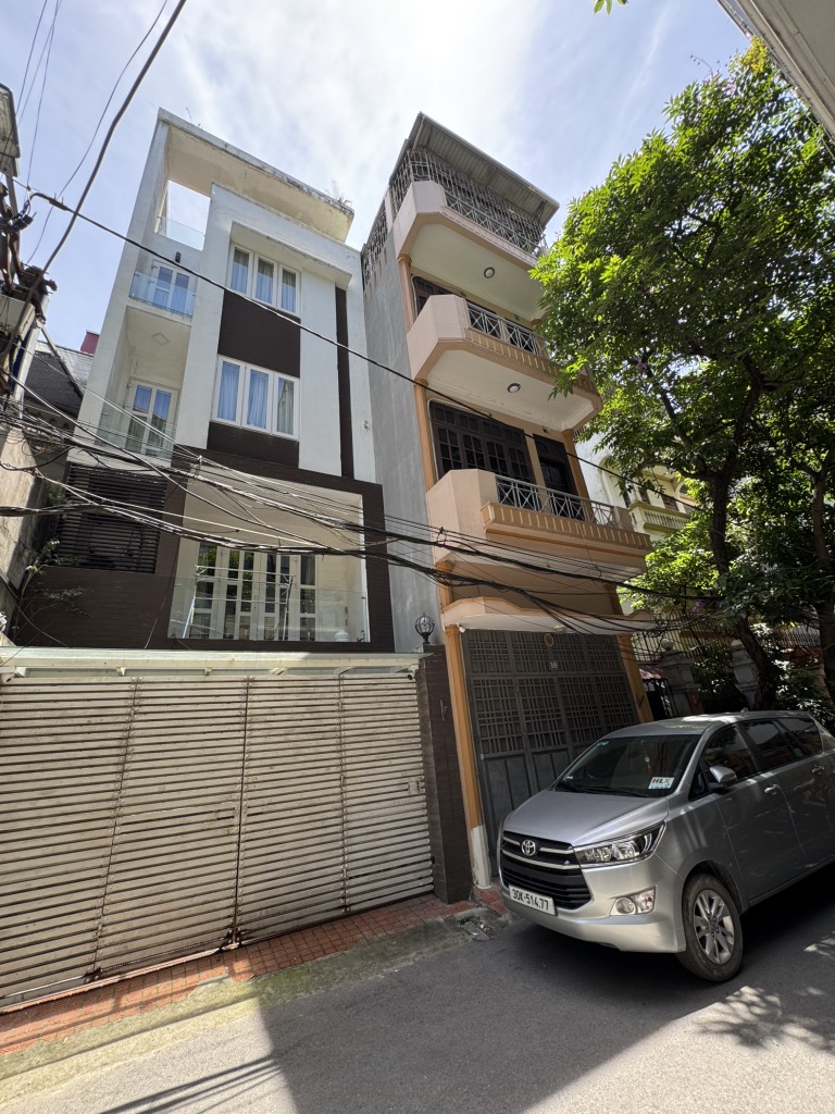 Siêu phẩm Hoàng Văn Thái 100m thang máy, oto tránh, 2 thoáng