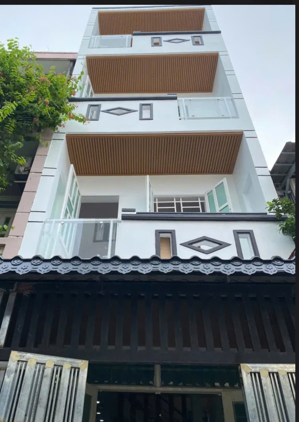 Bán Nhà 4 Tầng VIP Lê Văn Quới, 44m2, Sổ Đẹp, Hoàn Công Đủ - Giá 5.4 Tỷ Bình Tân