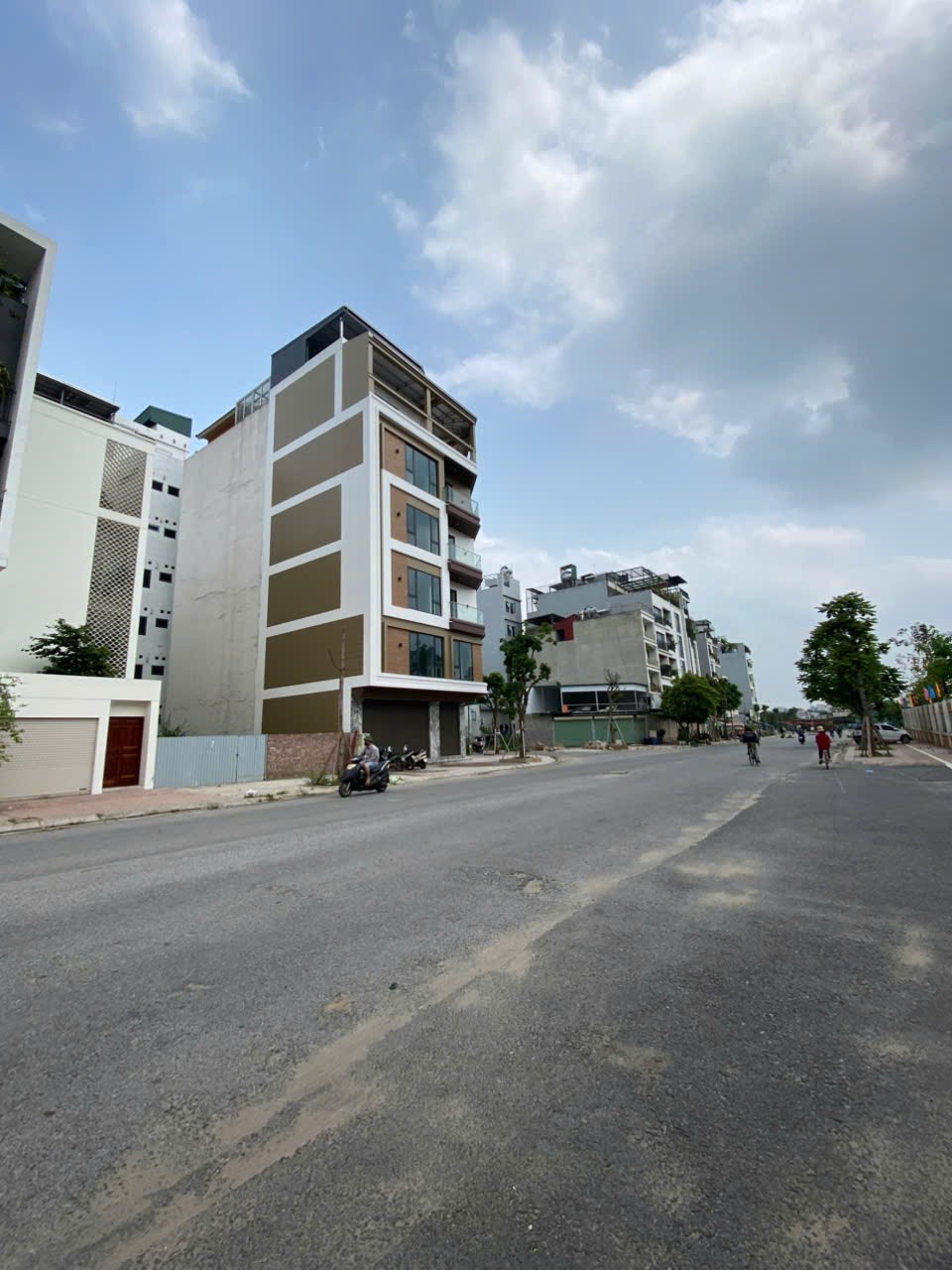ĐẤT PHÂN LÔ QUÂN ĐỘI NGỌC THỤY, LONG BIÊN - 99m2, Ô TÔ VÀO ĐẤT, GẦN HỒ ĐIỀU HÒA - GIÁ 15,4 TỶ