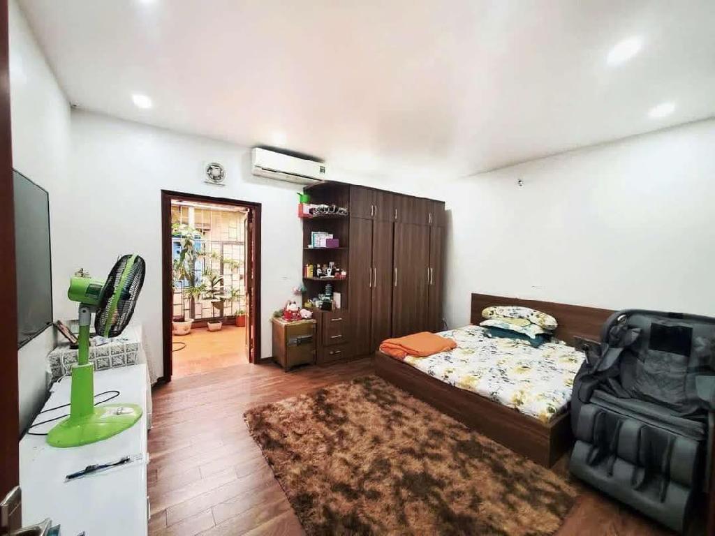 318 Đê La Thành 40m 4 tầng chỉ 7,7 tỷ, gần trường, chợ, đủ tiện nghi