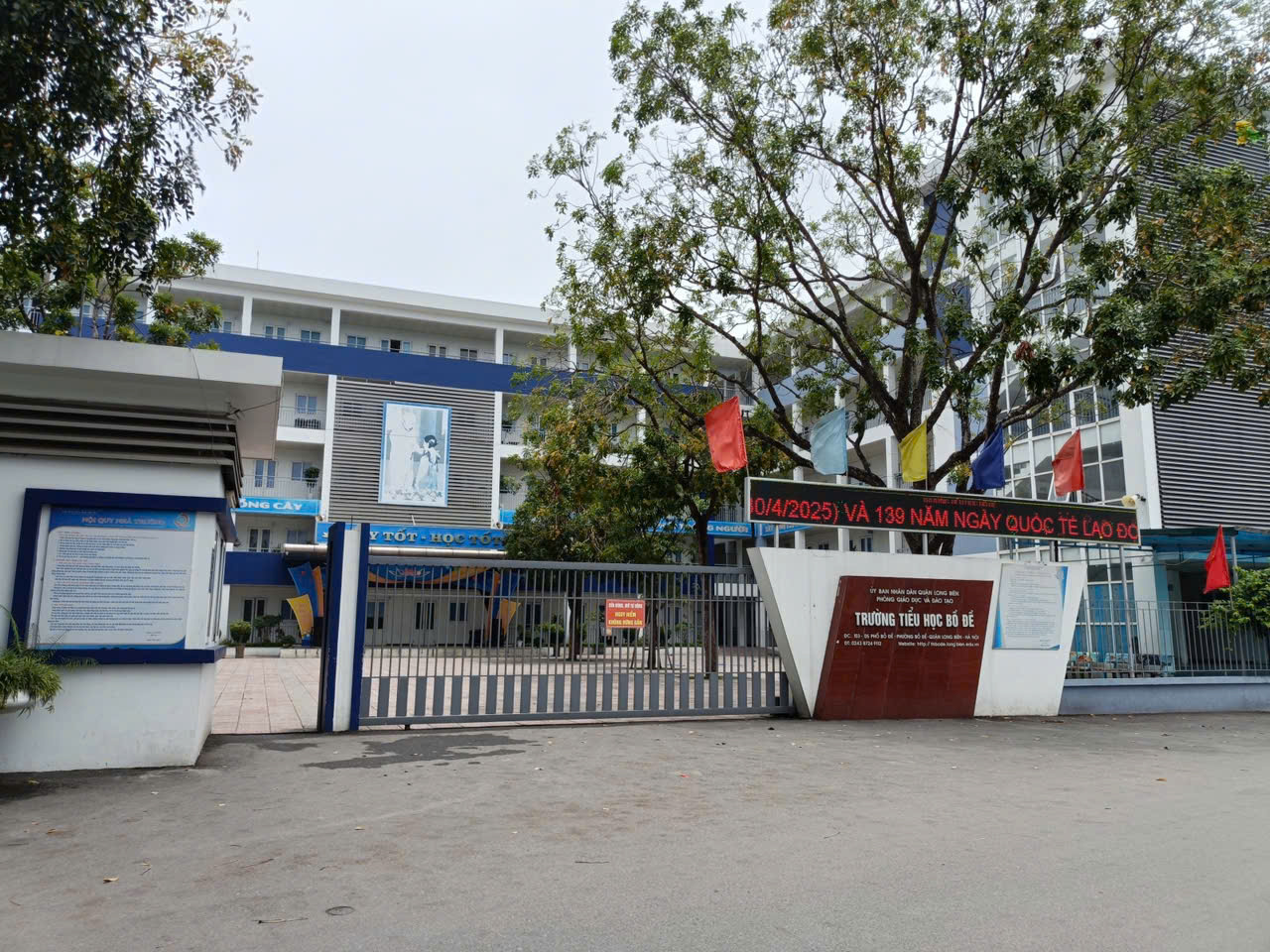 CC BÁN NHÀ BỒ ĐỀ – GARA Ô TÔ – NGÕ THÔNG HỒNG TIẾN – SỔ HOA HẬU
Bồ Đề 42.6m², MT 5m, 5T, giá 10.9 tỷ – Long Biên