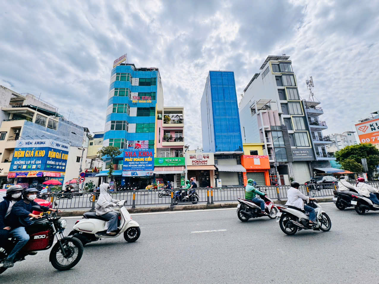 QUẬN 1: CHÍNH CHỦ 0938676685 BÁN TÒA NHÀ 6 TẦNG MẶT TIỀN NGUYẼN VĂN CỪ NGAY GÓC TRẦN HƯNG ĐẠO- DT ĐẸP 5M*12M VUÔNG ĐẸP- SẴN HDT ĐỀU 80TR/TH- GIÁ TỐT