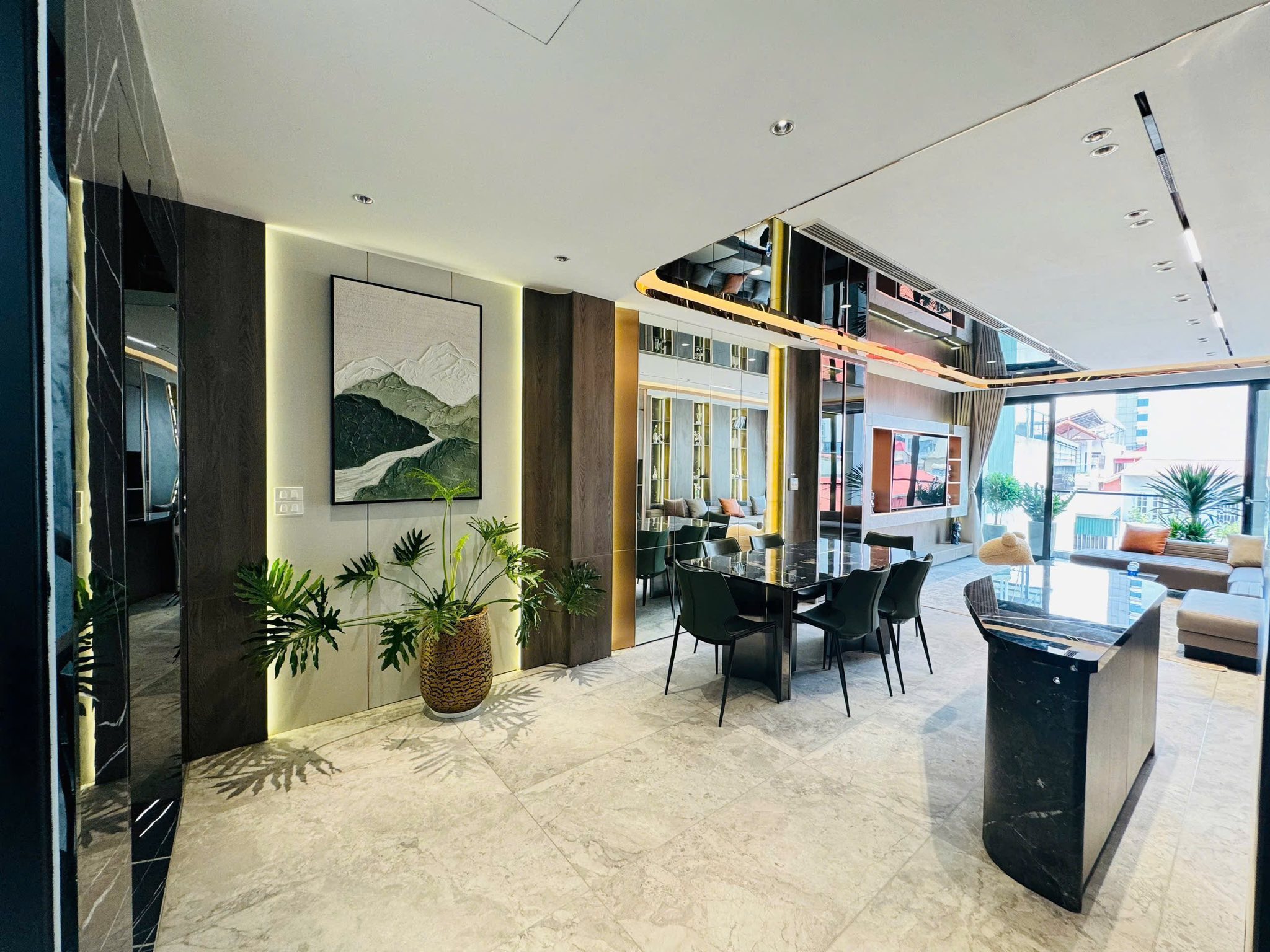 Quá Đẹp. Trung Tâm Nguyễn Văn Cừ, Long Biên 60m2 7T, Full Nội Thất, Ô Tô Đỗ Cữa 16.x Tỷ