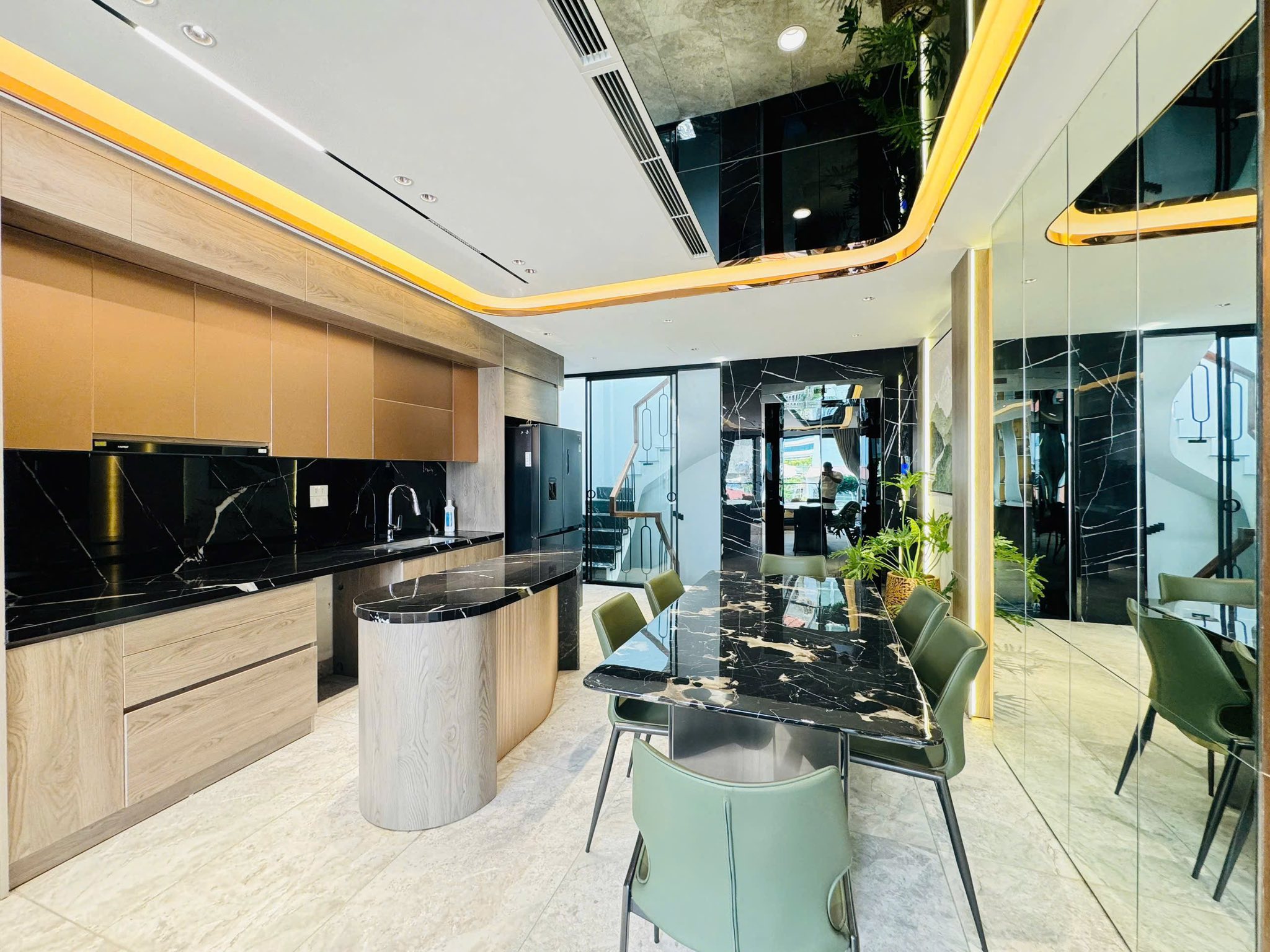 Đẹp Quá. Trung Tâm Gia Thụy, Long Biên 60m2 7T, Full Nội Thất, Ô Tô Đỗ Cữa 16.x Tỷ