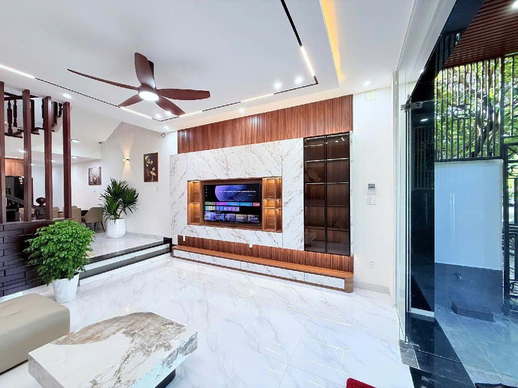 229 - BÁN NHÀ 3 TẦNG–CẦN GIUỘC,THANH KHÊ–VIEW CHỢ HOA SIÊU ĐẸP-THIẾT KẾ HIỆN ĐẠI-ĐÀ NẴNG